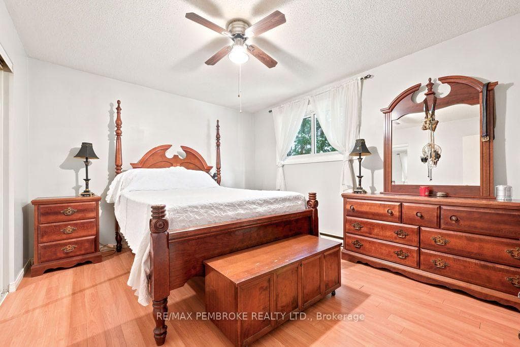 1656 Beachburg Road photo 20