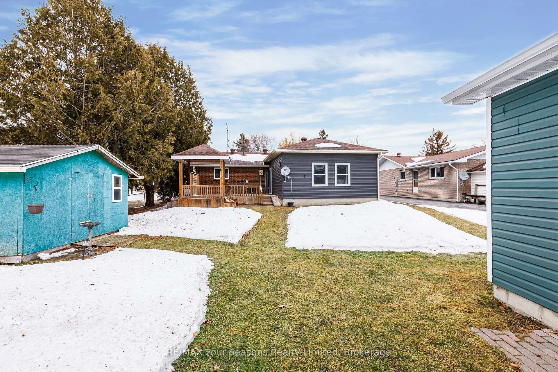 225 Christopher Street photo 36