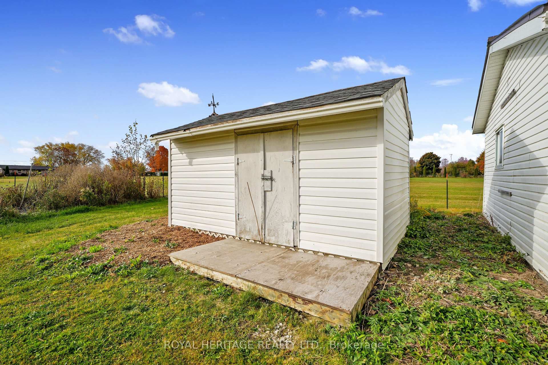 223 Lakeshore Road photo 10