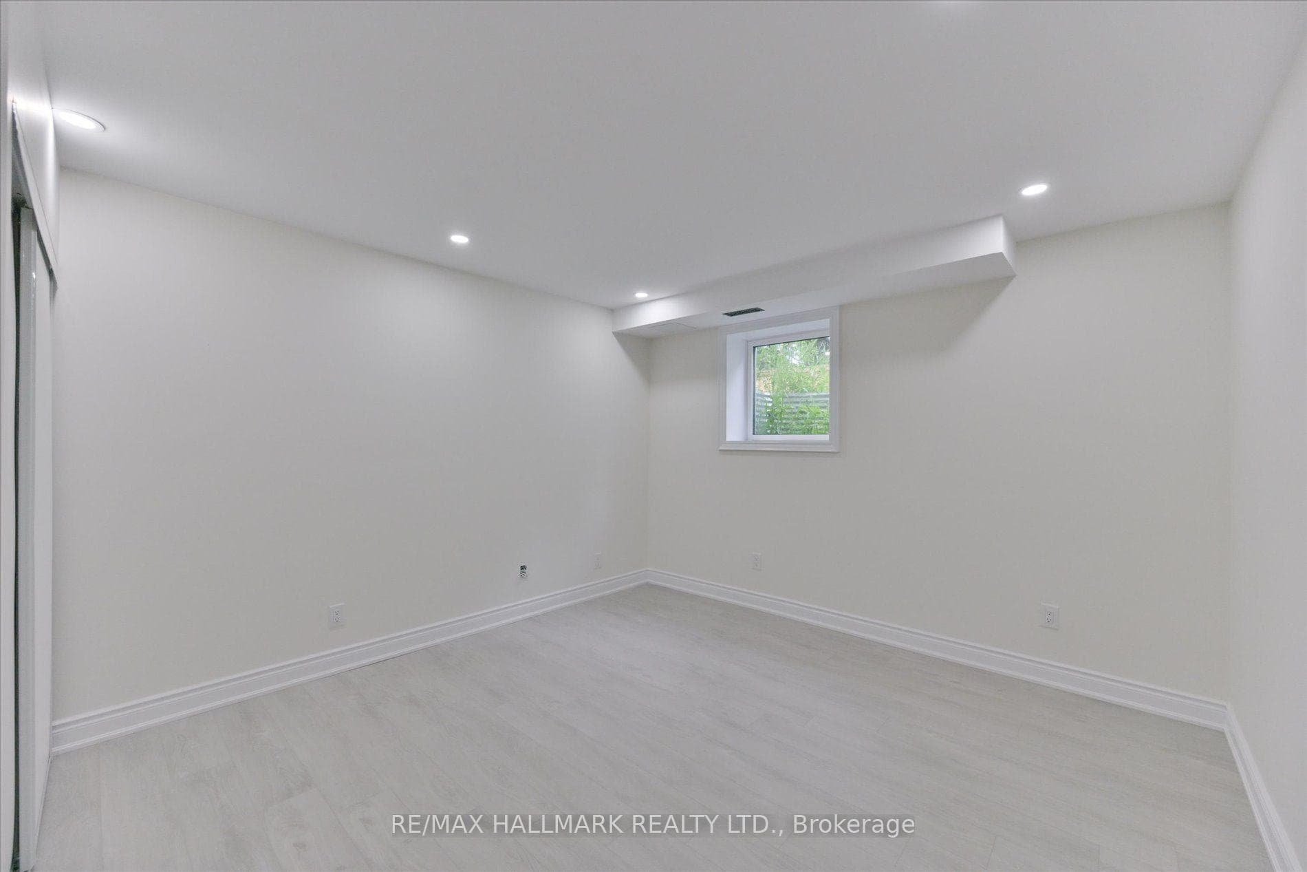 13918 Leslie Street photo 33
