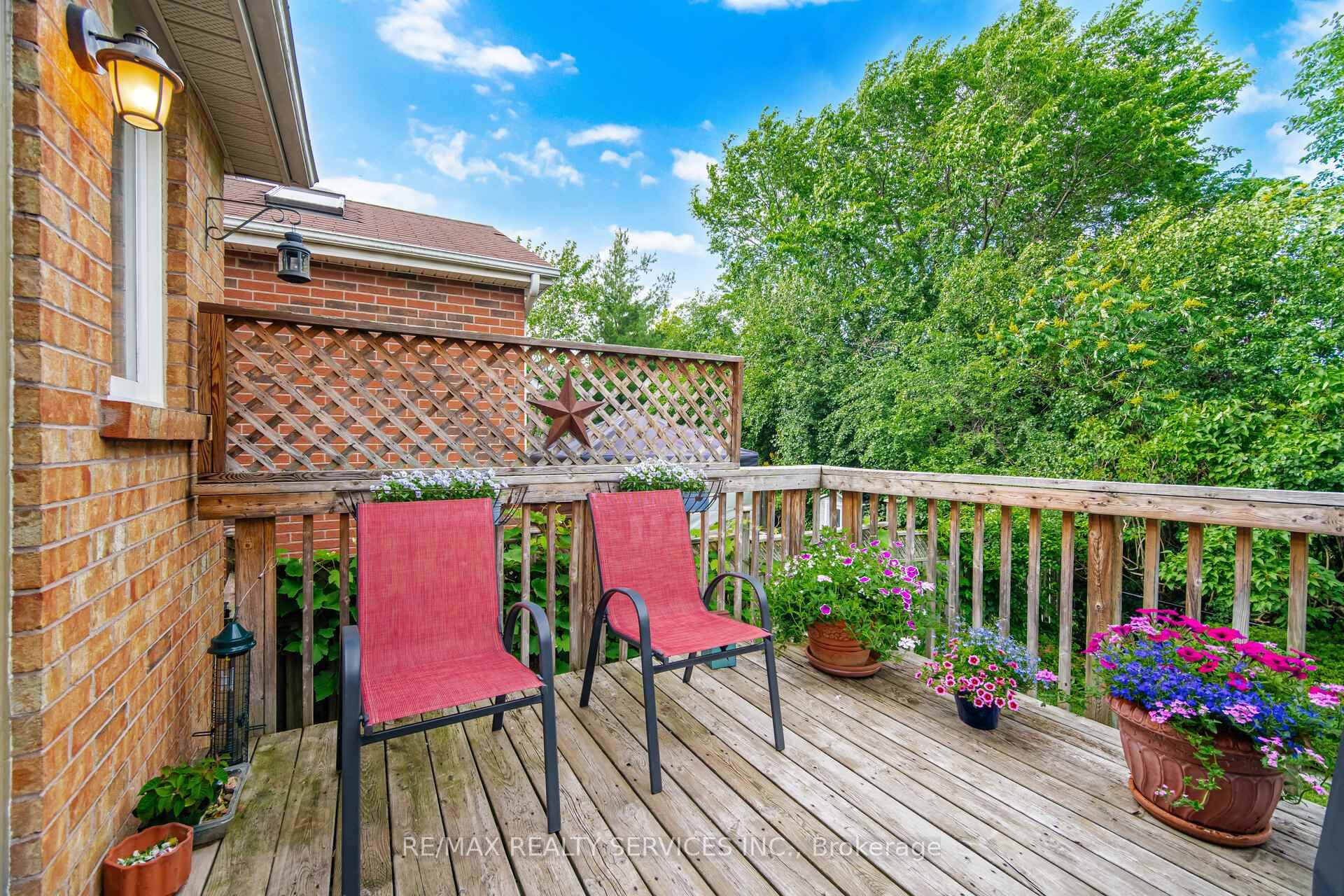 38 Furrows End photo 36
