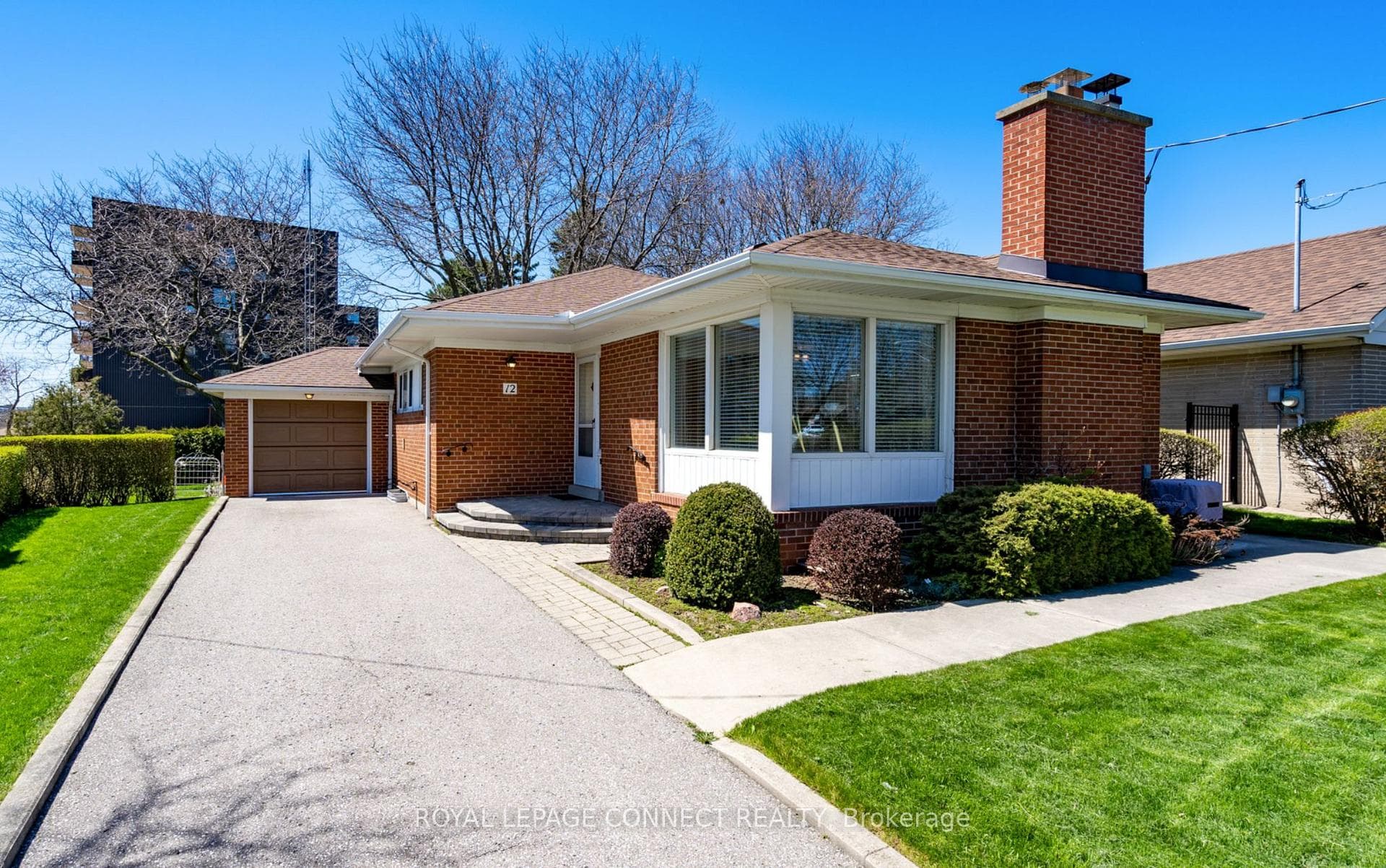 12 Sedgewick Crescent photo 1