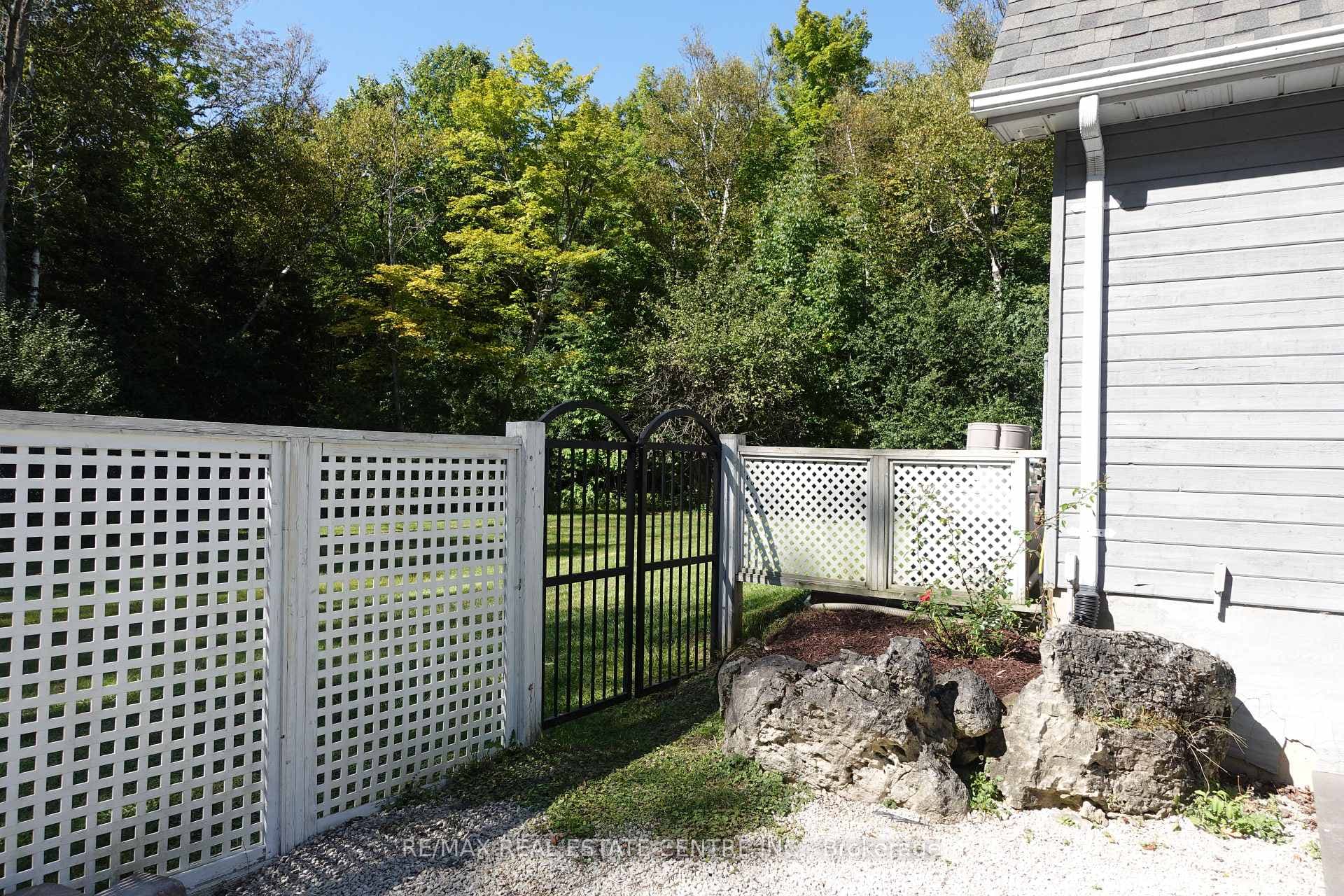 373376 6th Line photo 30