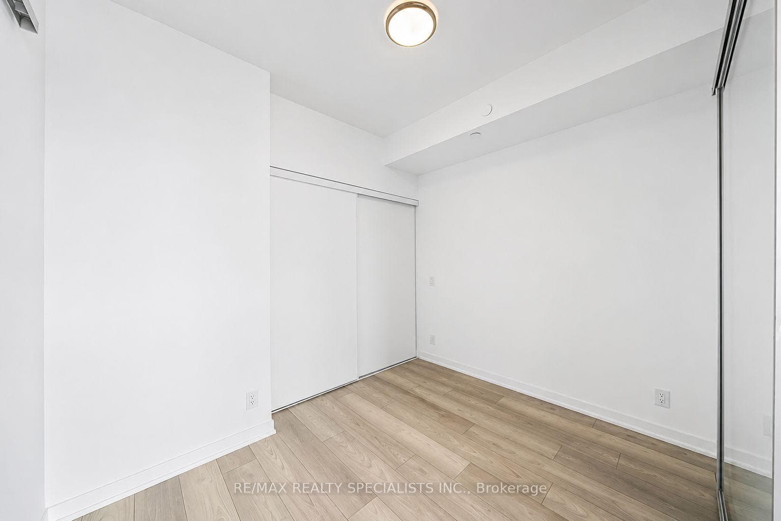 285 Dufferin Street Unit 817 photo 21
