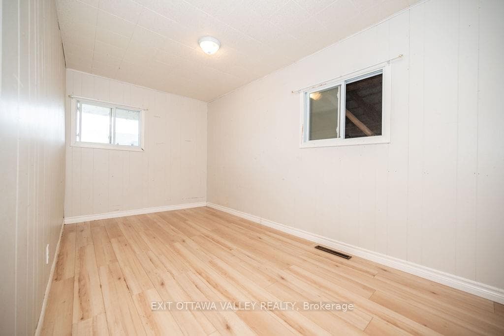 30 ALDER Crescent photo 13