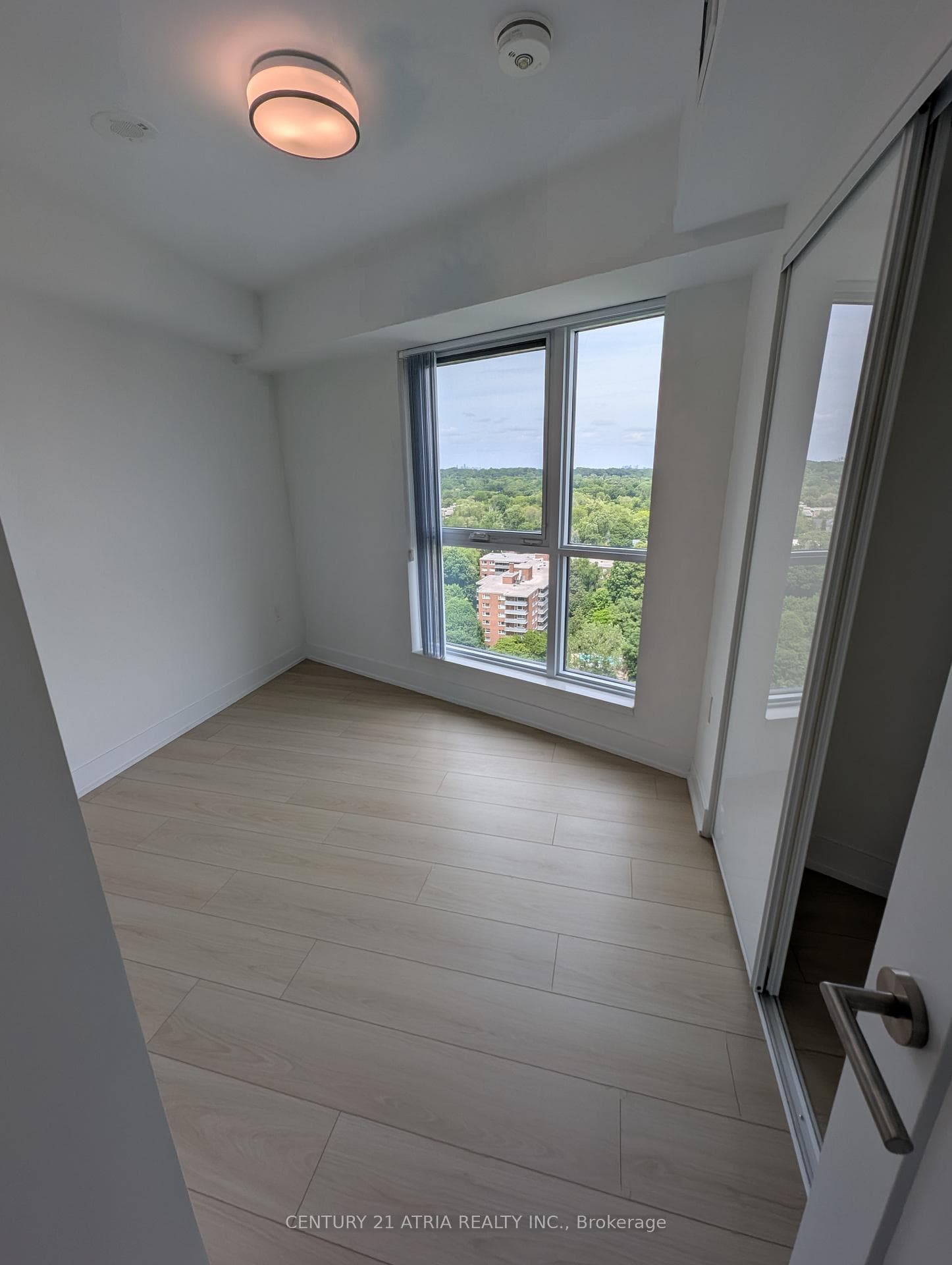 585 Bloor Street Unit 1517 photo 7