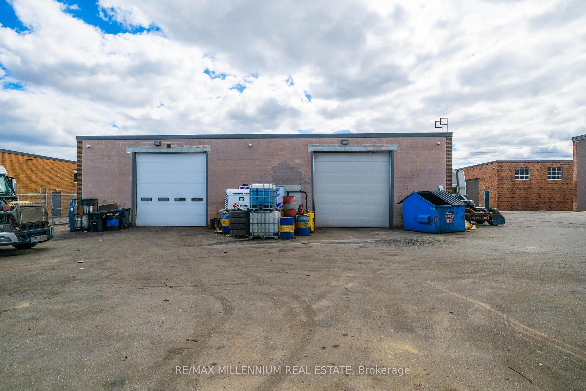 5435 Maingate Drive photo 29