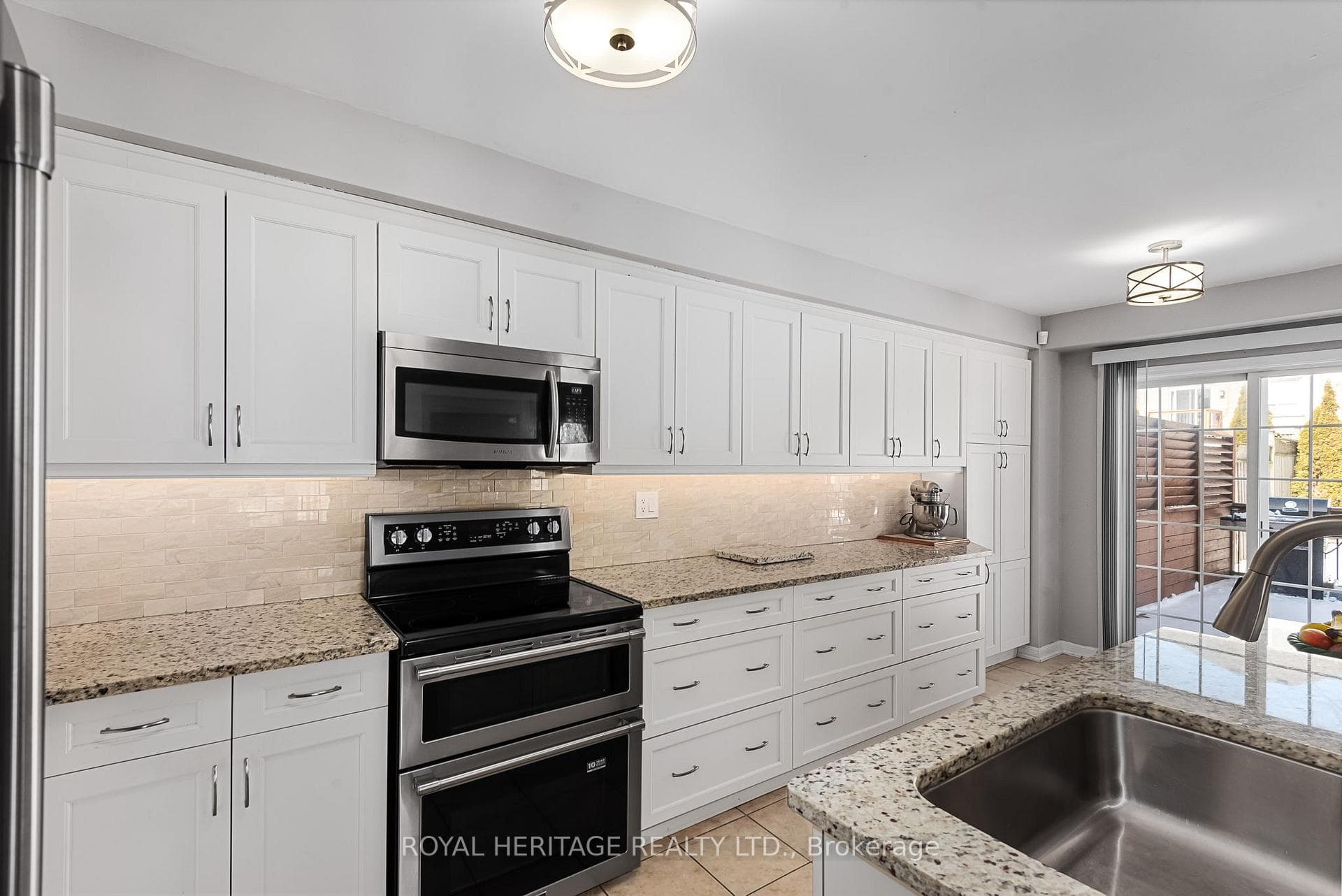 258 Bons Avenue photo 15