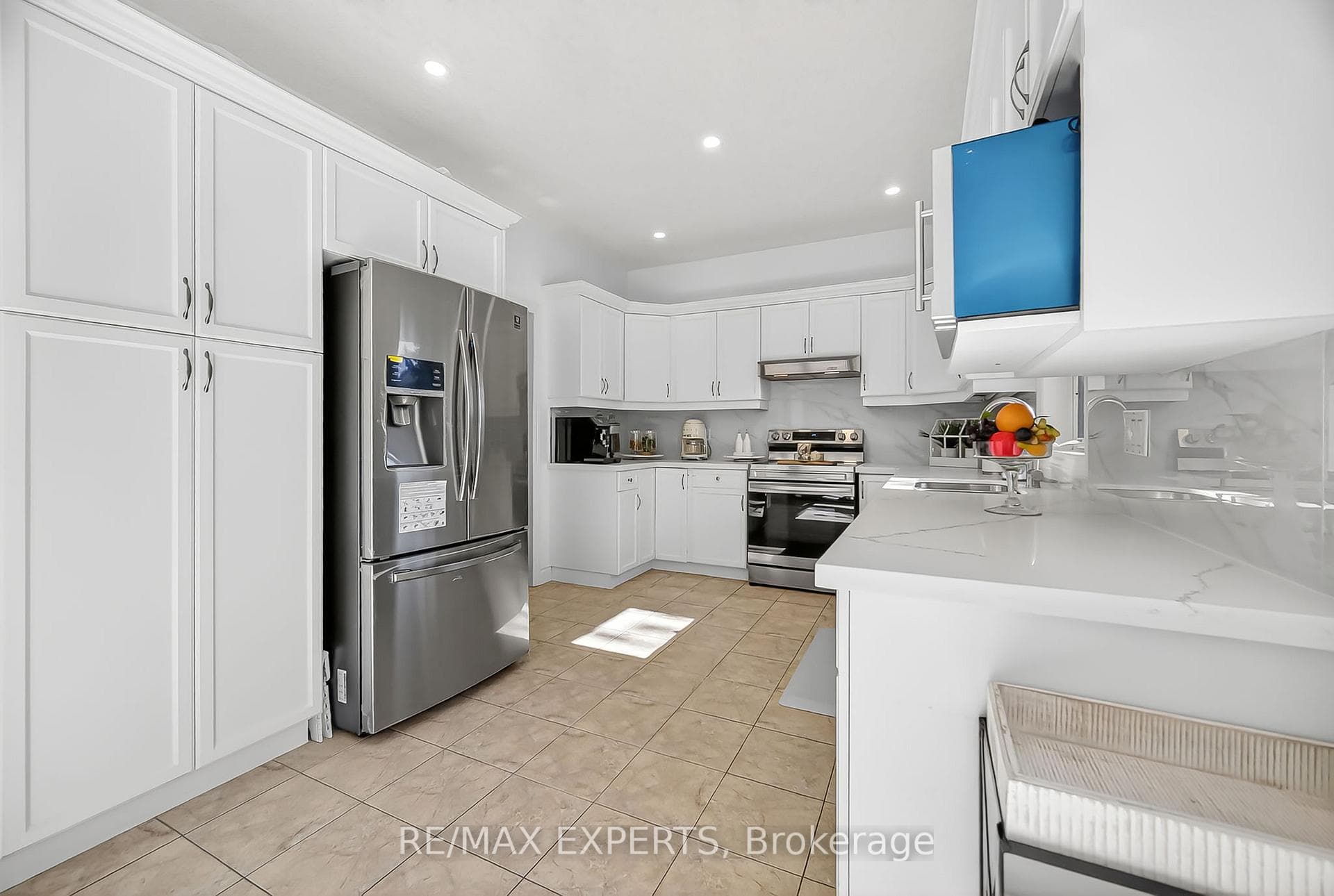 936 Talisman Crescent photo 8