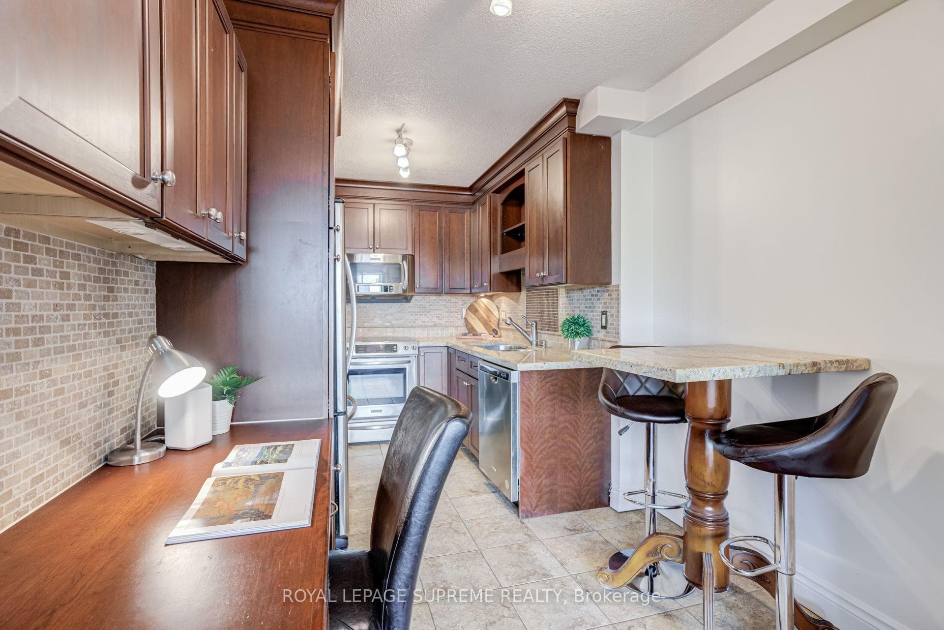 250 Scarlett Road Unit 305 photo 19