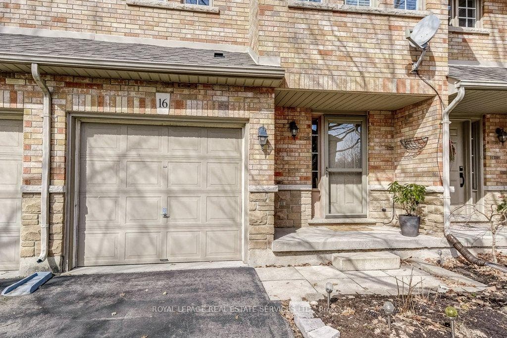 1283 Blanshard Drive Unit 16 photo 3