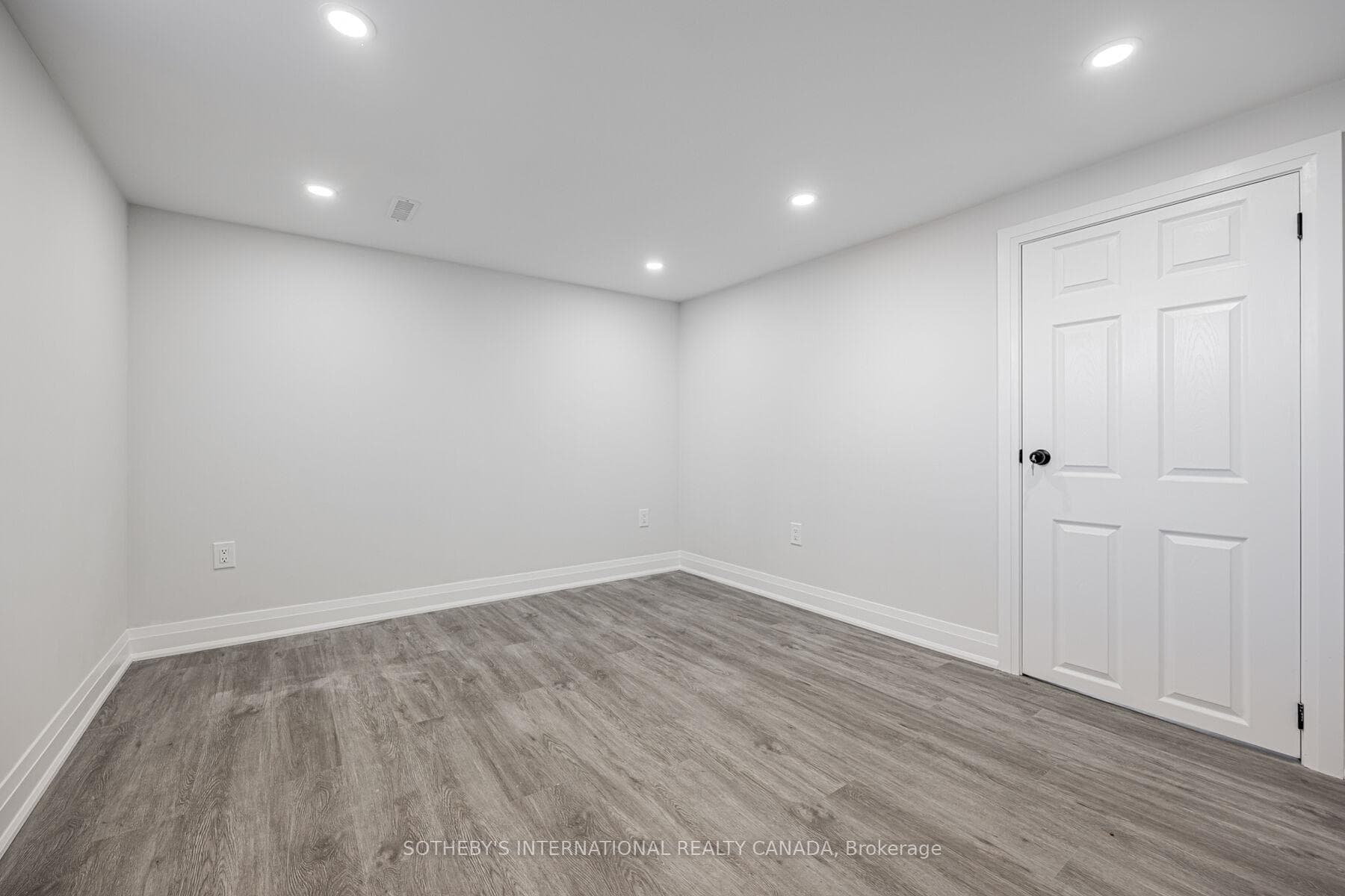 4075A Lawrence Avenue photo 19