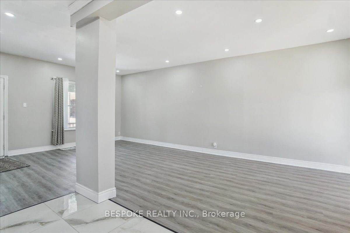 201 Clarke Street photo 10