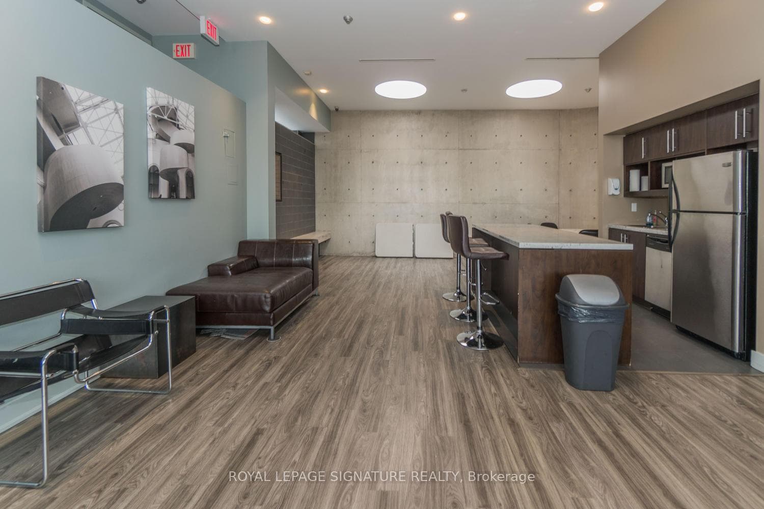 1050 The Queensway N/A Unit 313 photo 31