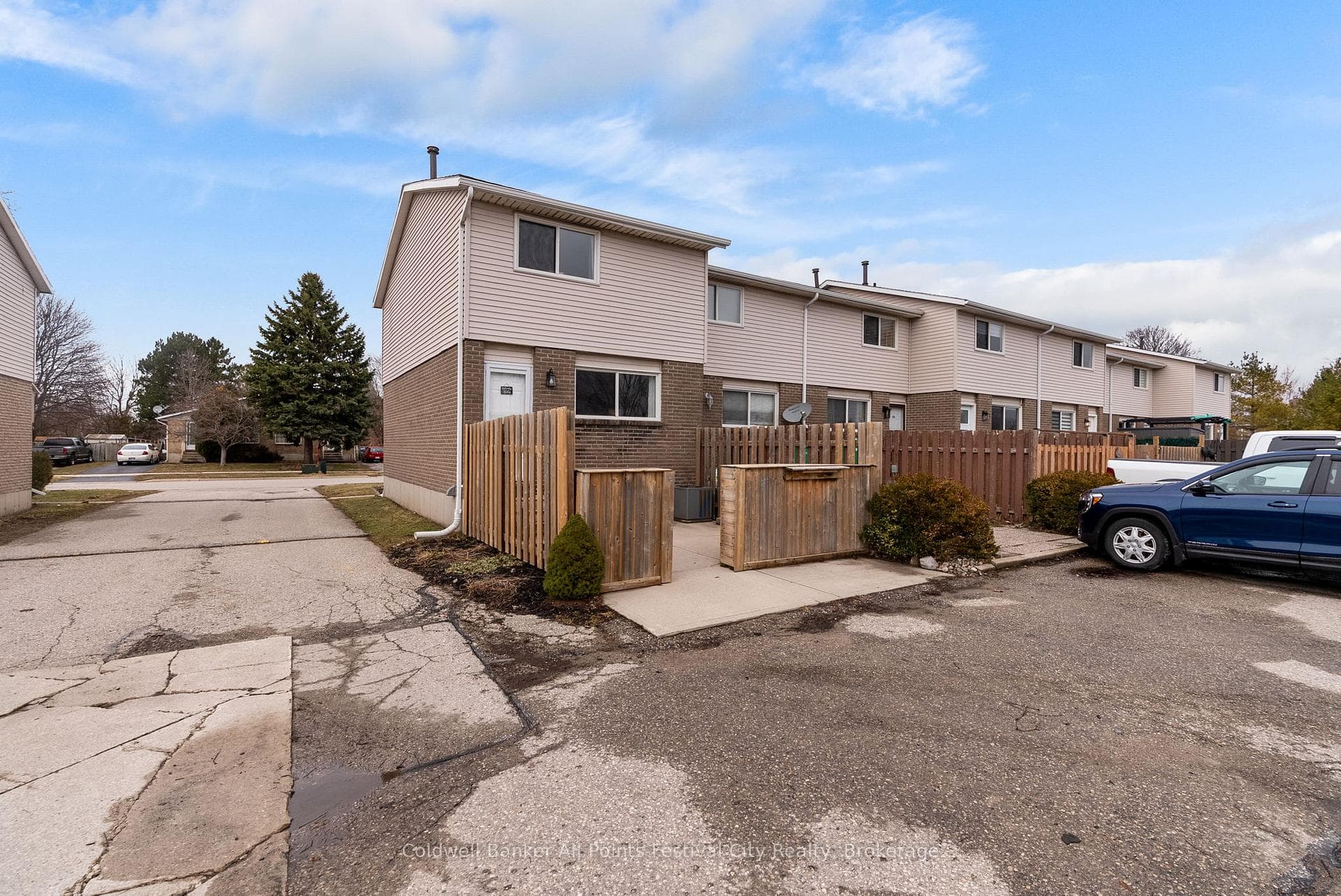 146 Bennett Street photo 44