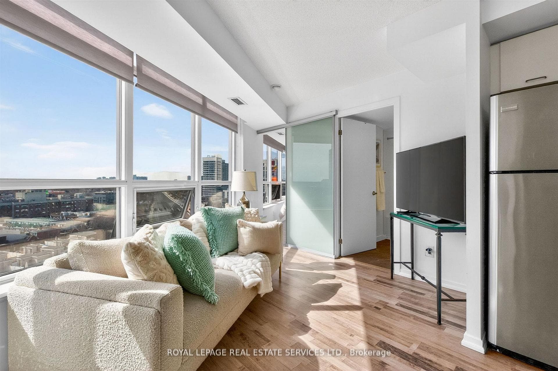 38 Joe Shuster Way Unit 1318 photo 9