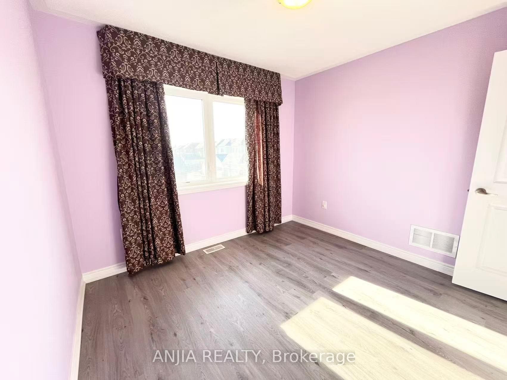 254 Cornell Centre Boulevard photo 15