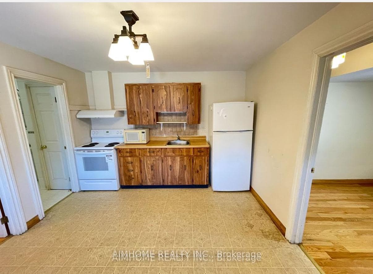 36 Alexis Boulevard photo 2