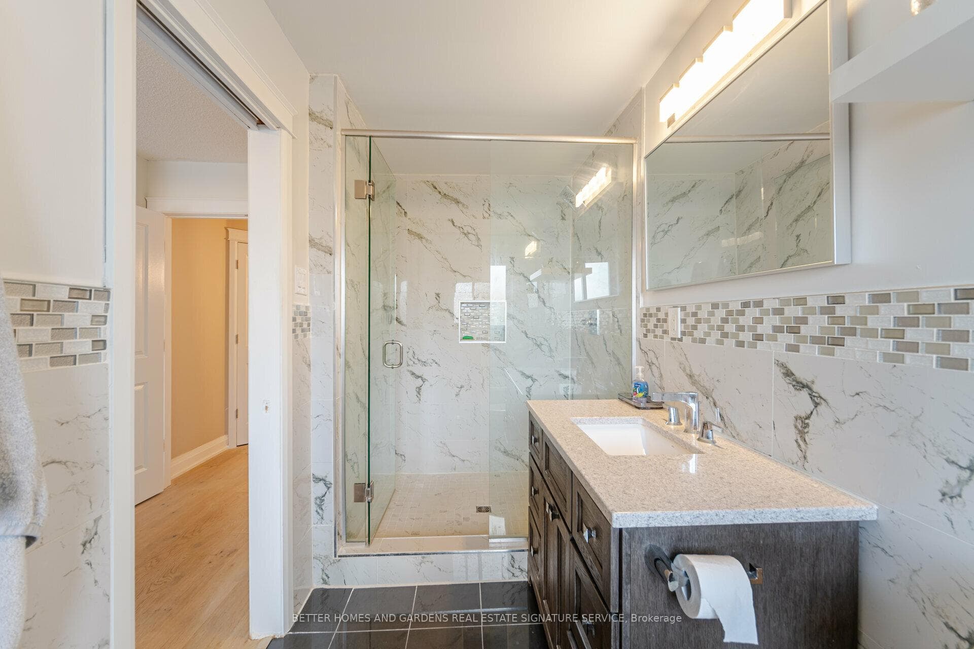 5119 Lampman Avenue photo 23