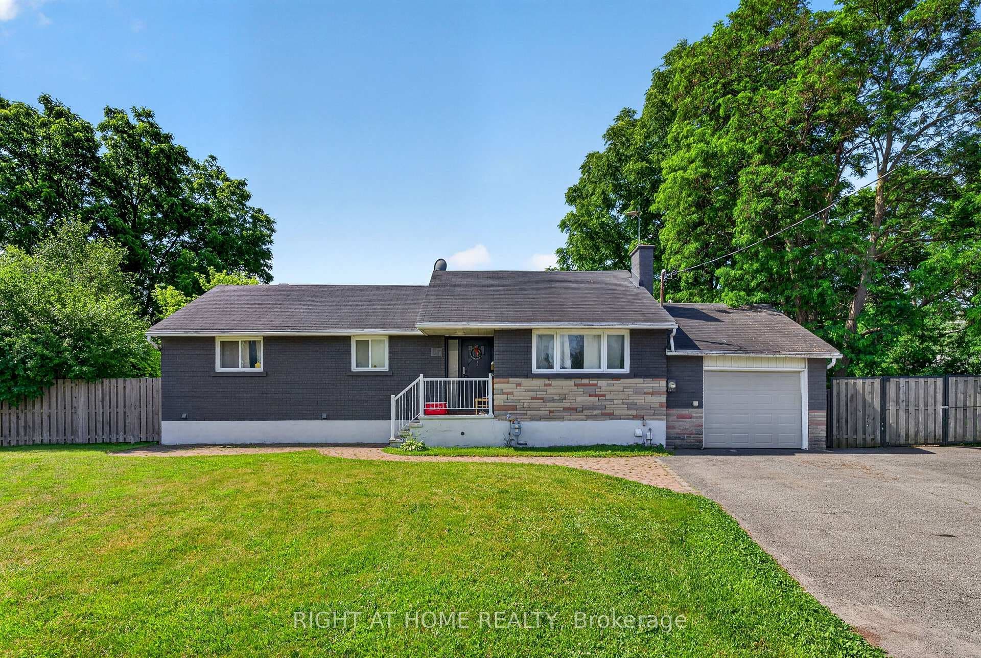 60 Westwood Drive photo 2