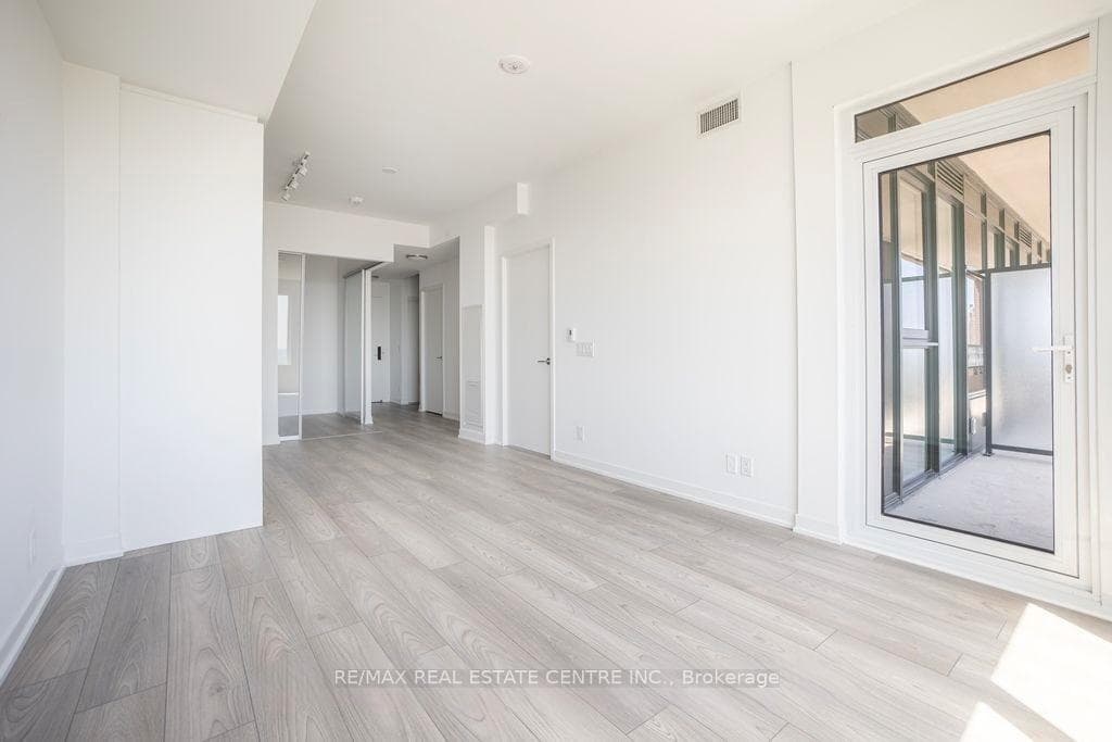 285 Dufferin Street Unit 212 photo 9