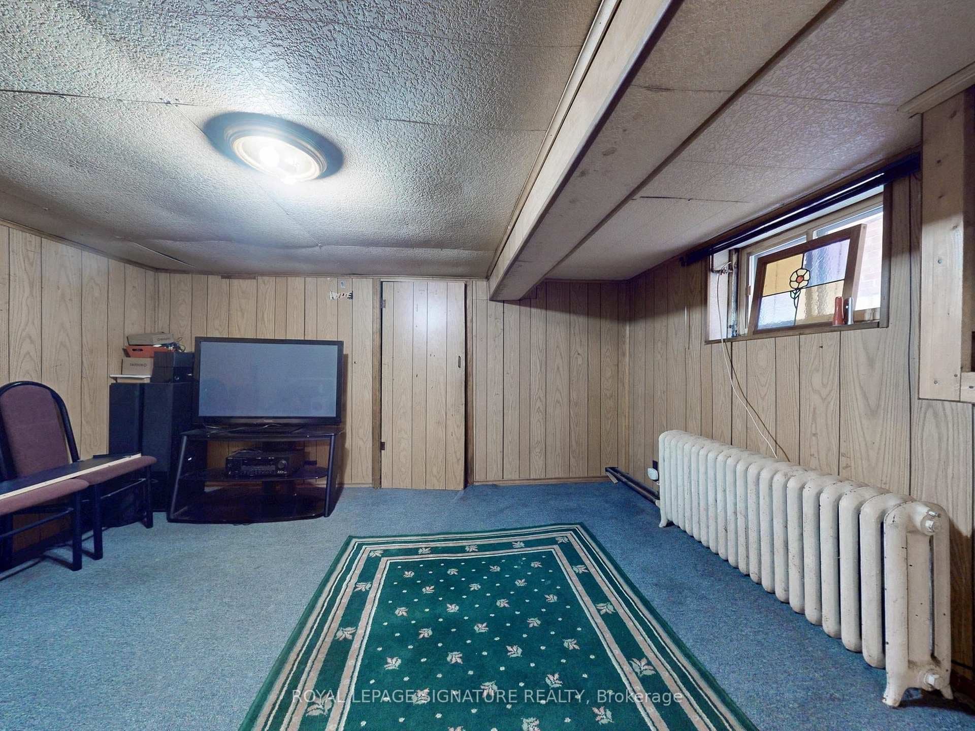 153 Castlefield Avenue photo 39