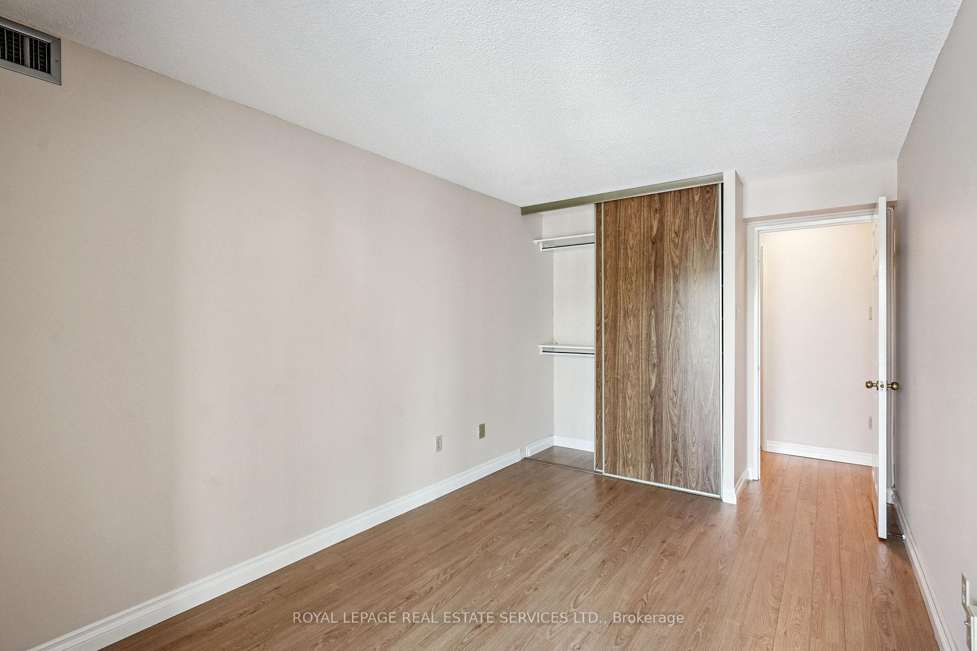 30 Harding Boulevard Unit 417 photo 25