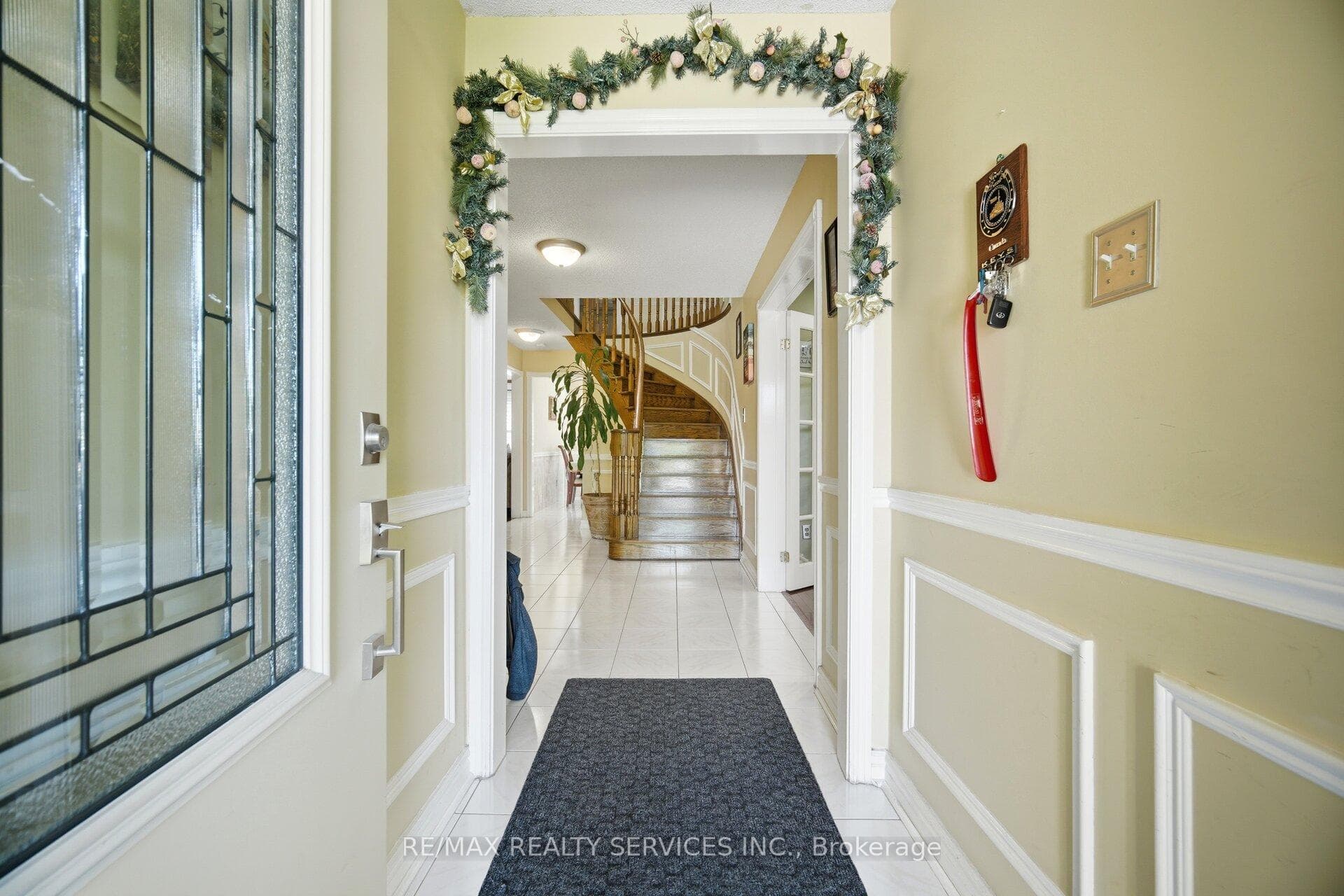 26 Sunforest Drive photo 5