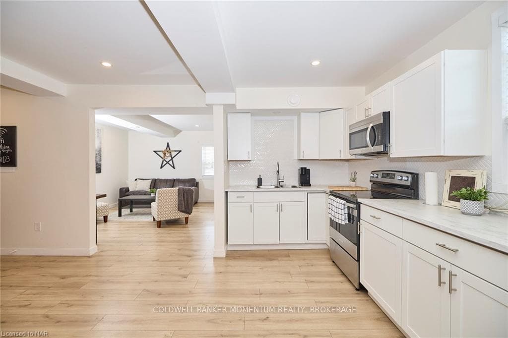 4675 QUEEN Street Unit 4 photo 8
