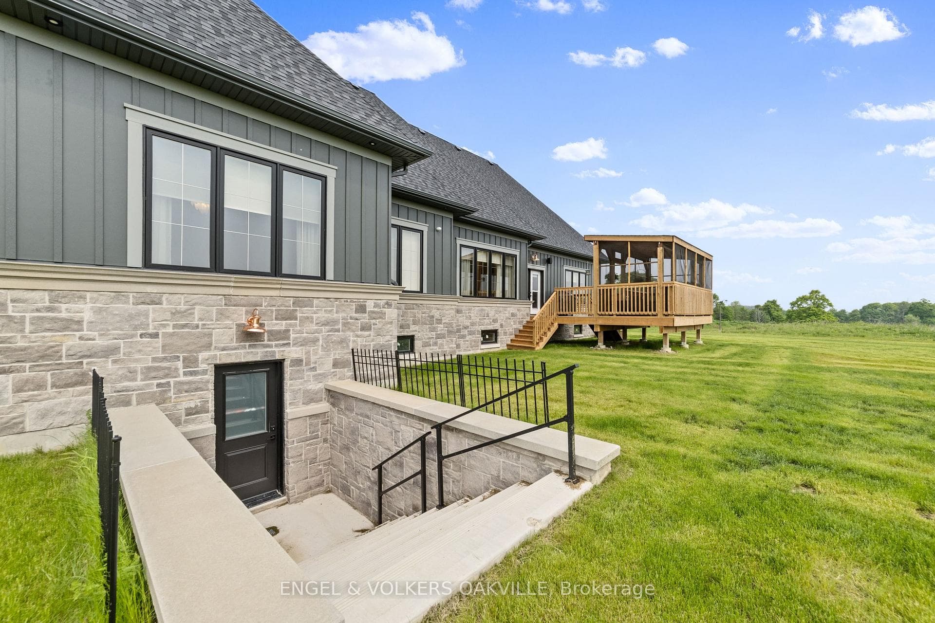 91 Logan Road photo 40