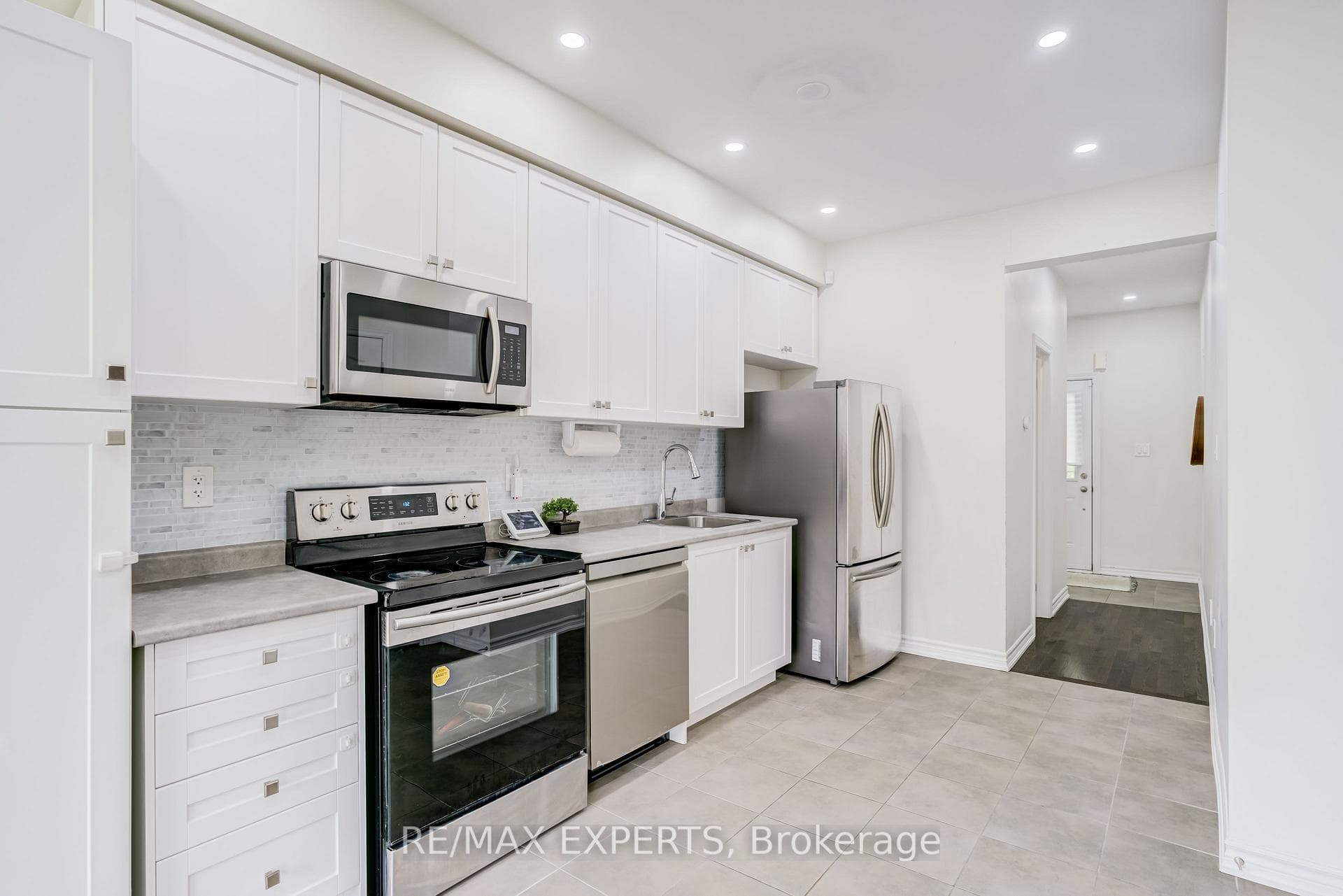 21 Cygnus Crescent photo 8