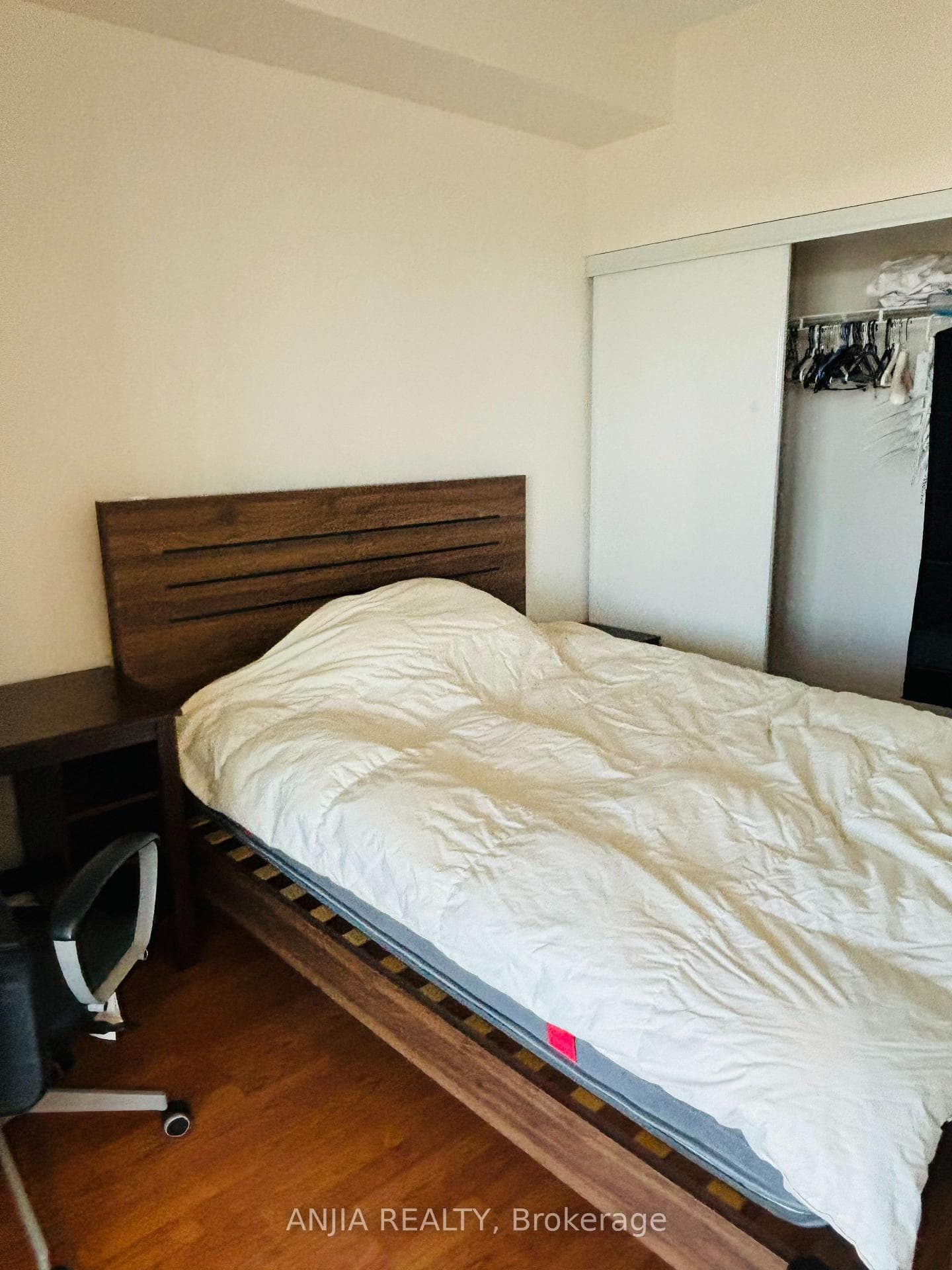 30 Canterbury Place Unit 1601 photo 5