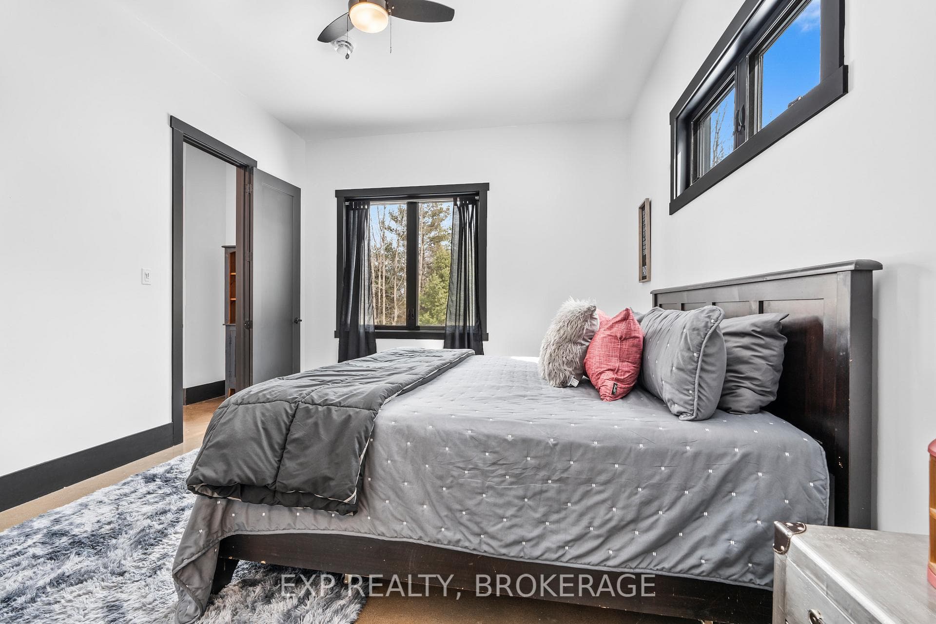 55 HANLON BAY Road photo 38