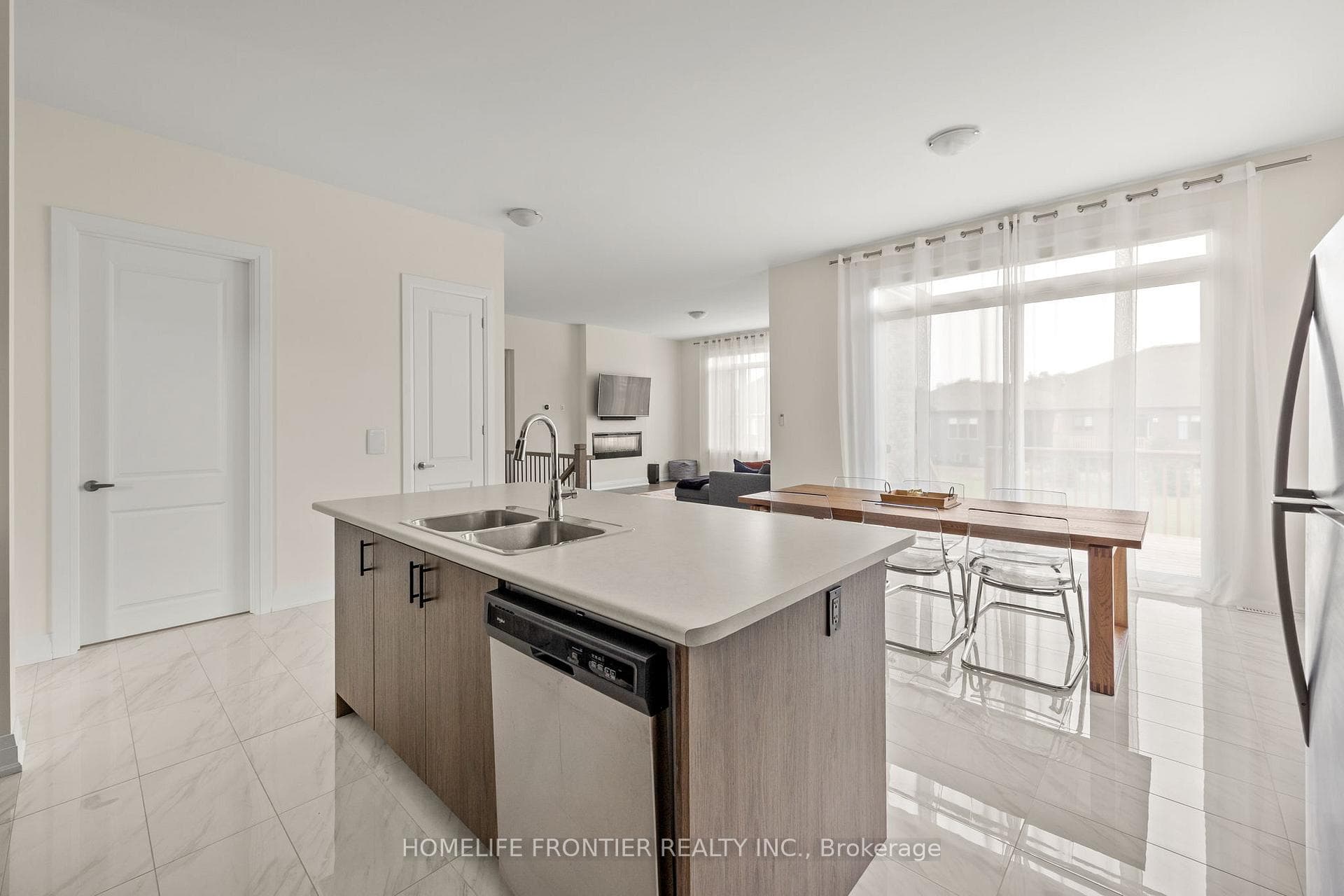 310 Rablewood Drive photo 6