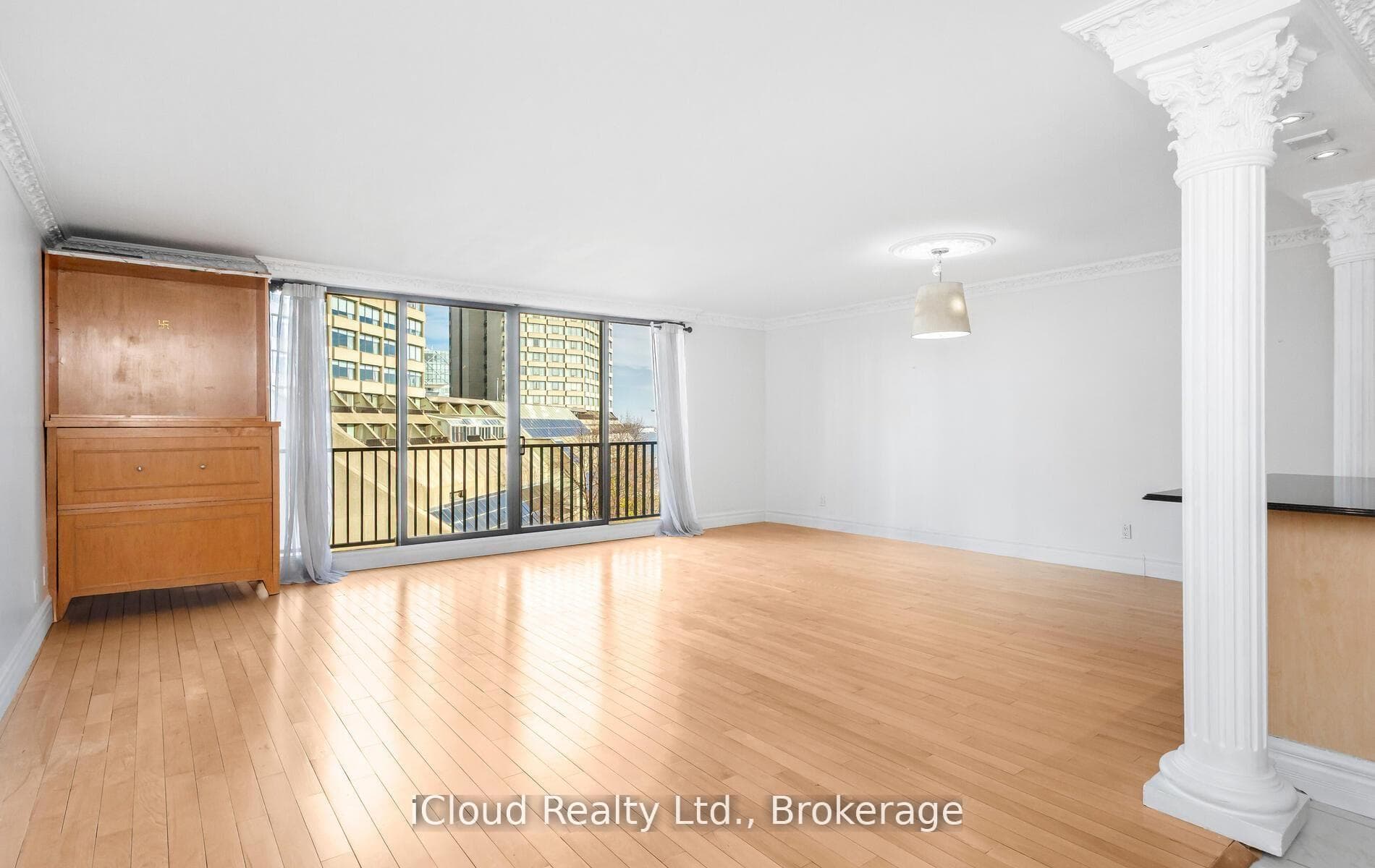 33 Harbour Square Unit 837 photo 9