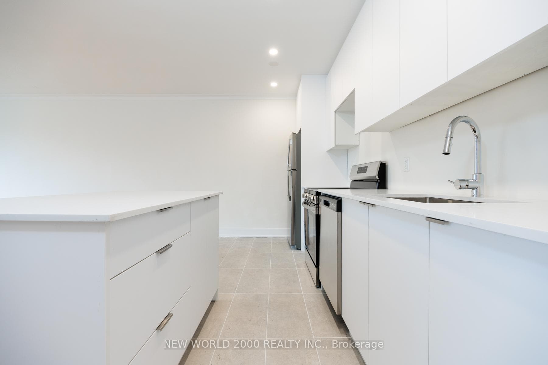 49 Glen Elm Avenue Unit 413 photo 6