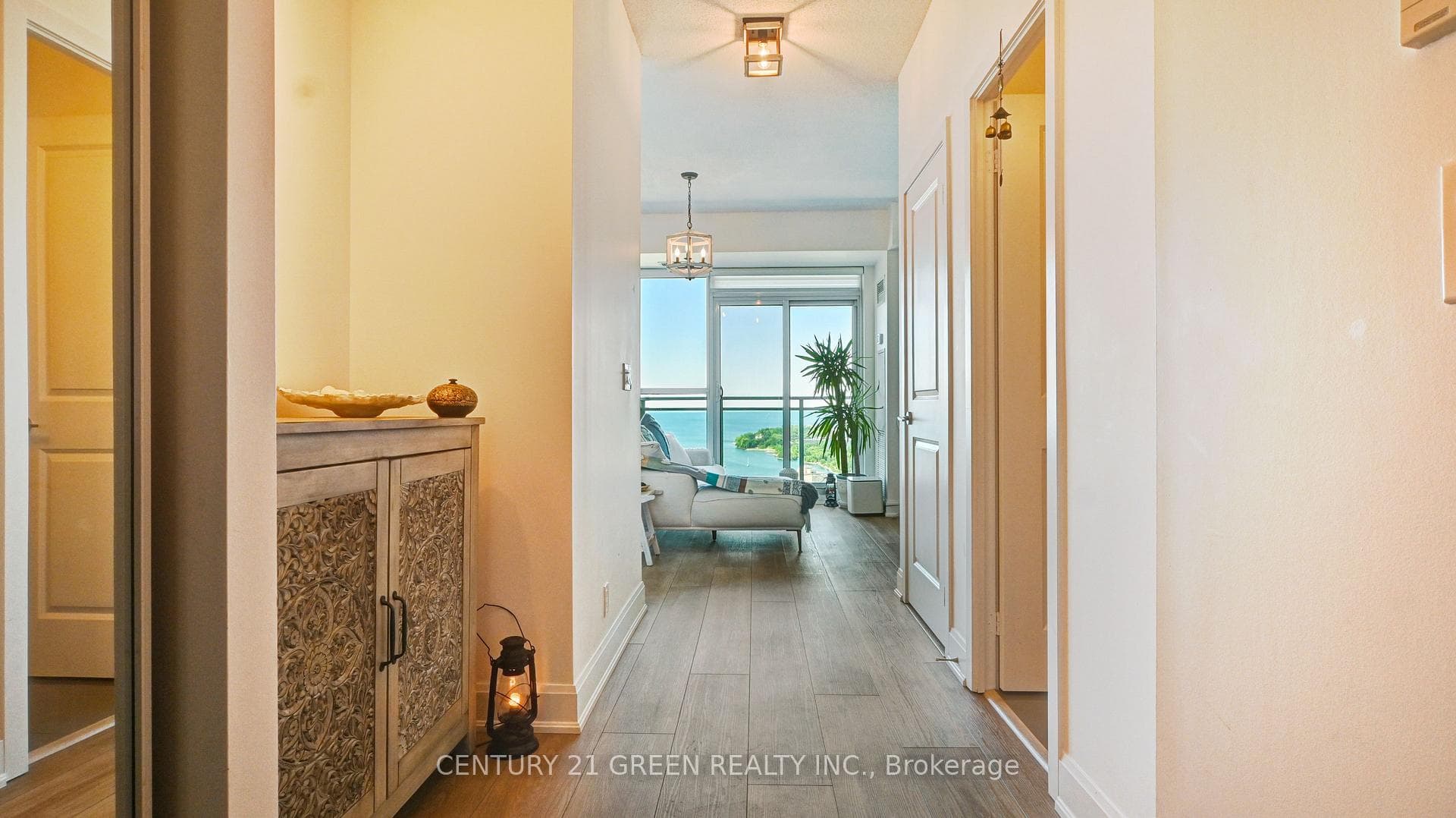33 Shore Breeze Drive Unit 2811 photo 7