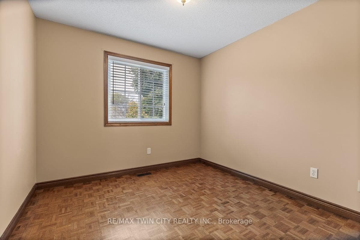 83 Hazelwood Crescent photo 13