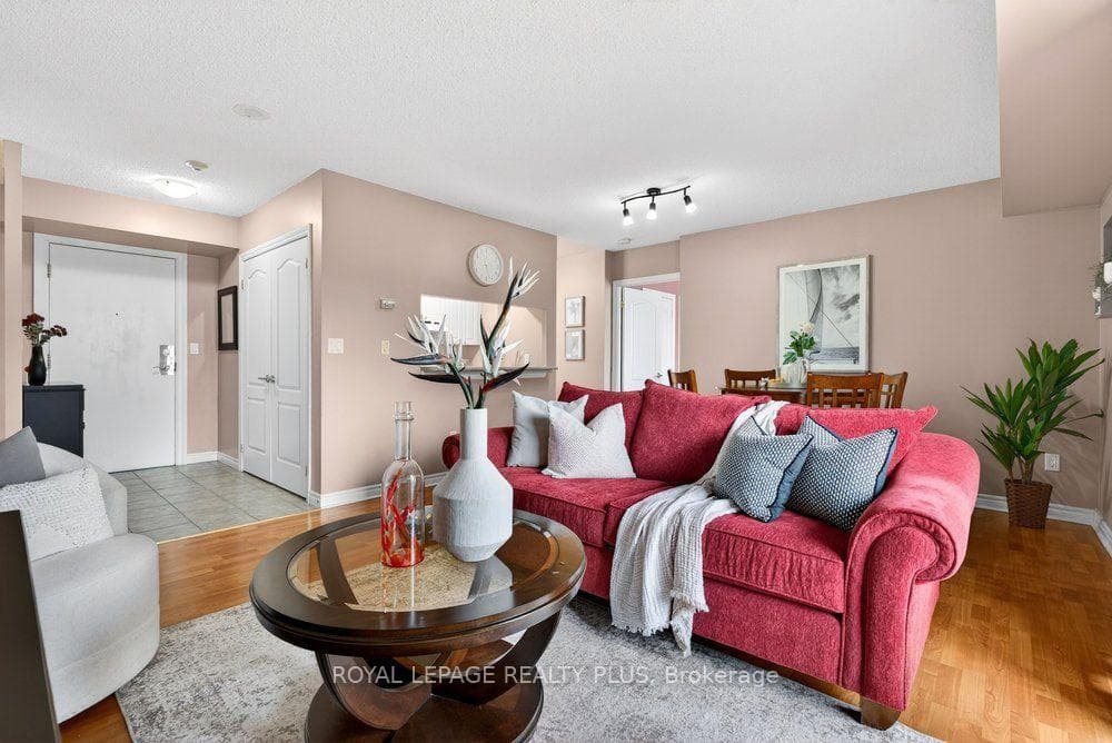 2088 Lawrence Avenue Unit 412 photo 8