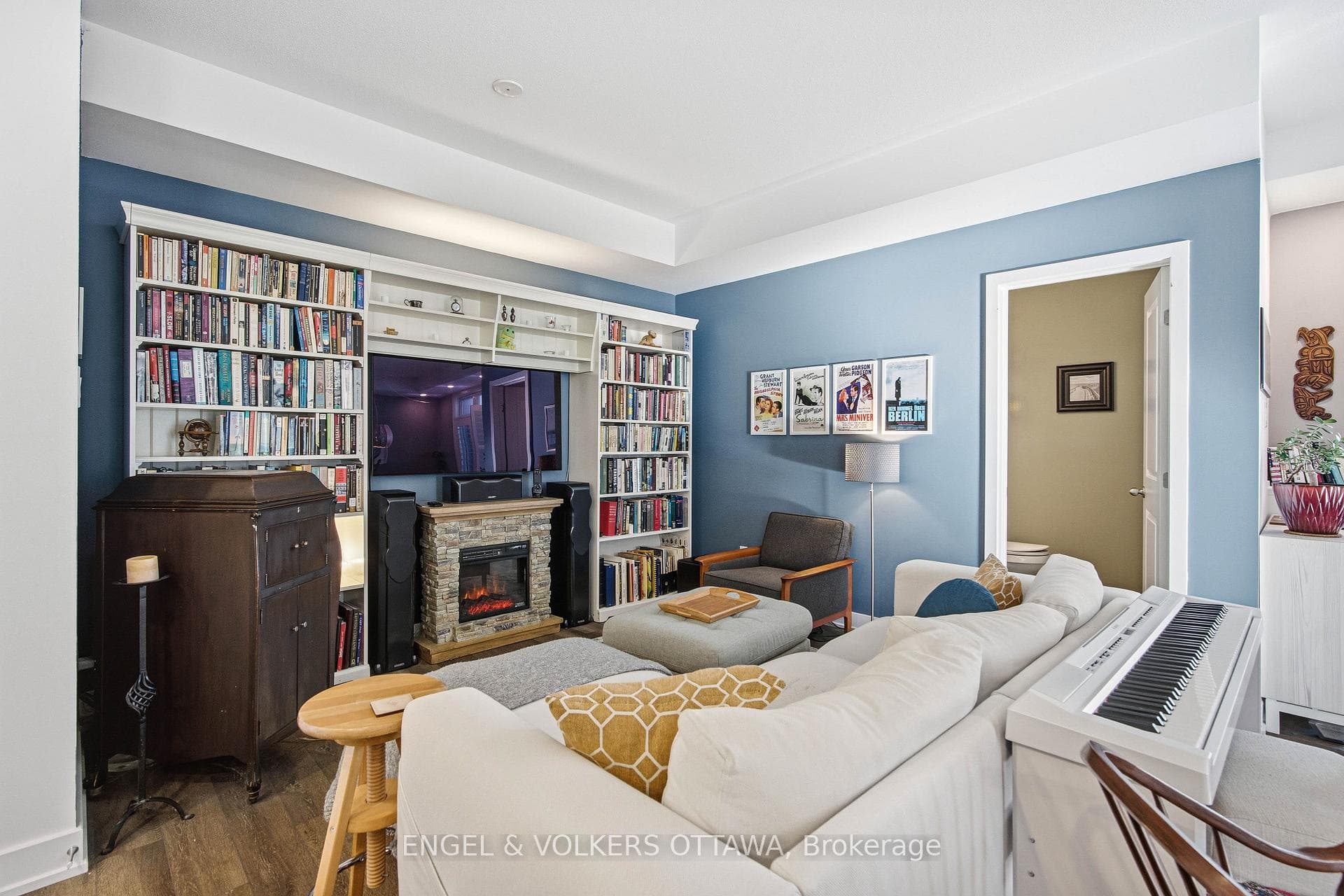 310 Tulum Crescent Unit B photo 12