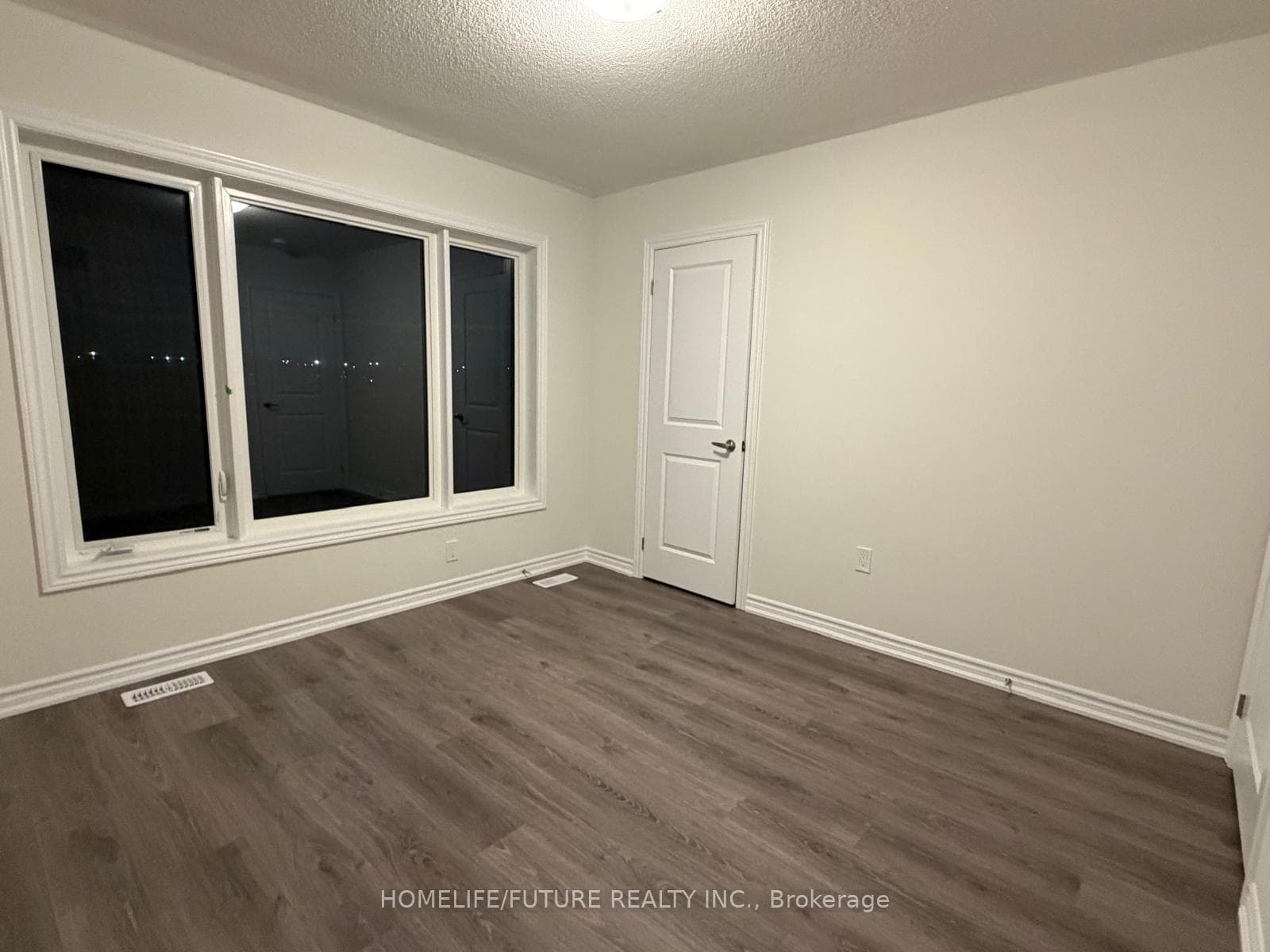 293 Lindsay Street photo 9