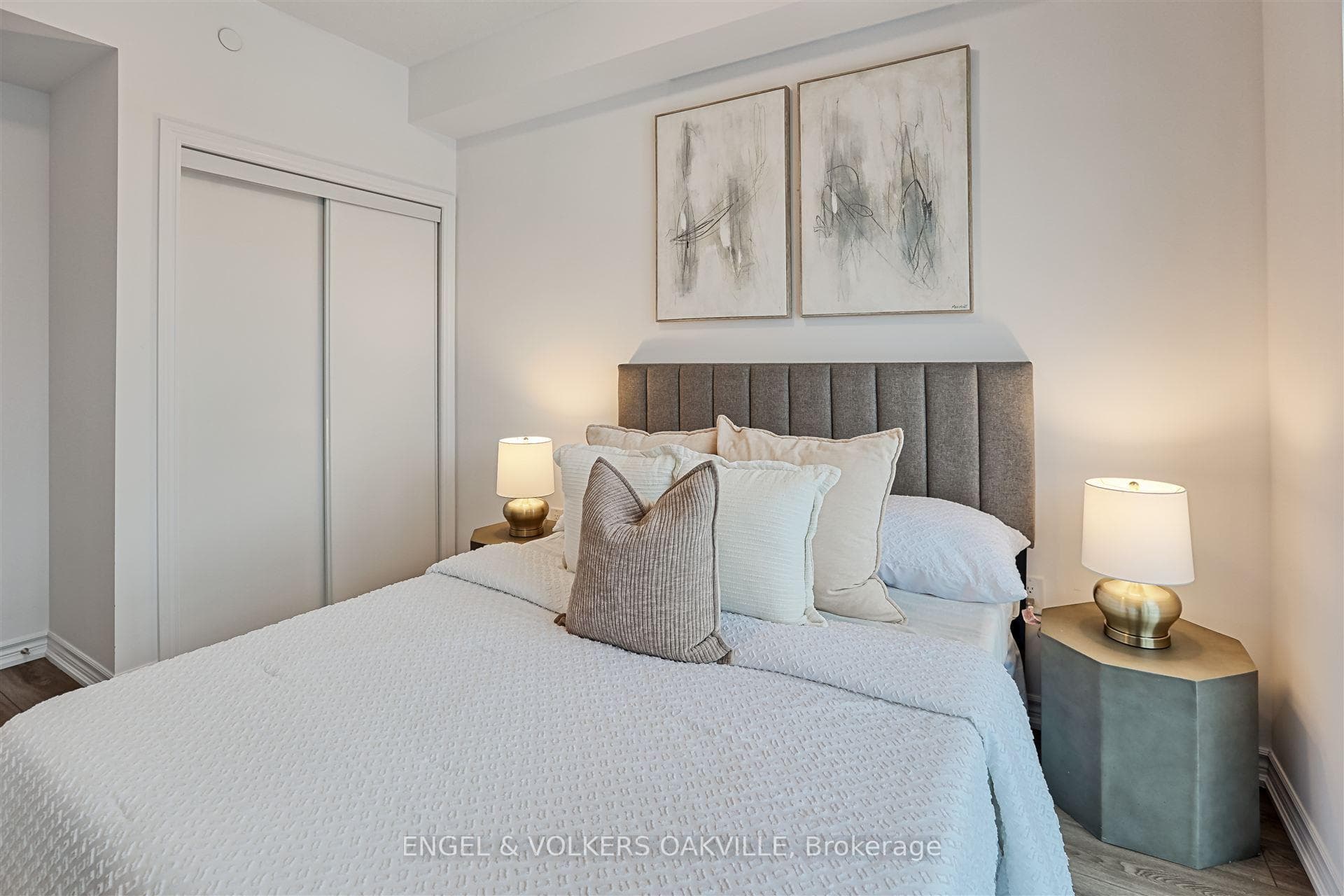 460 Dundas Street Unit 611 photo 22