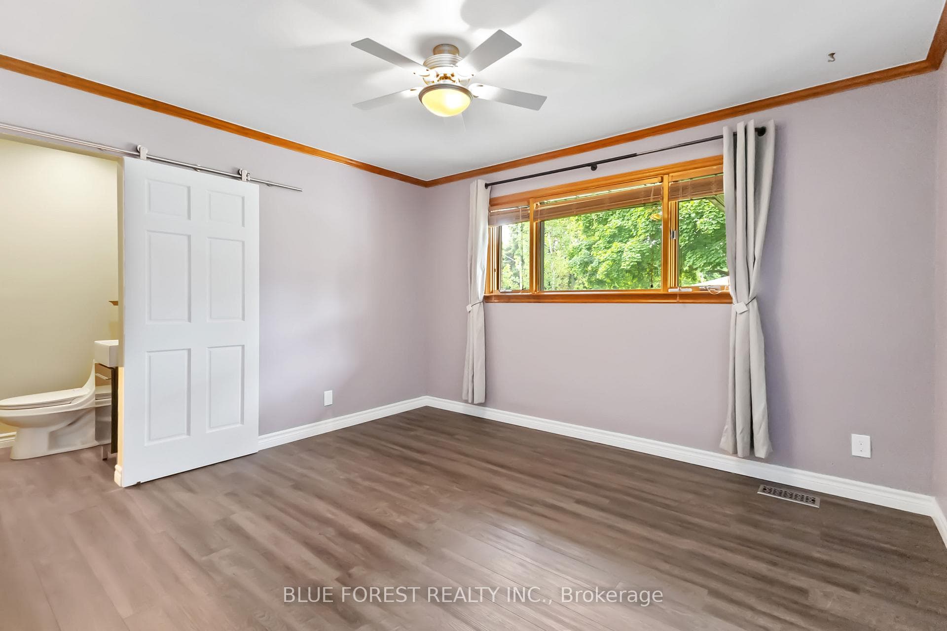 726 St Stephens Drive photo 12