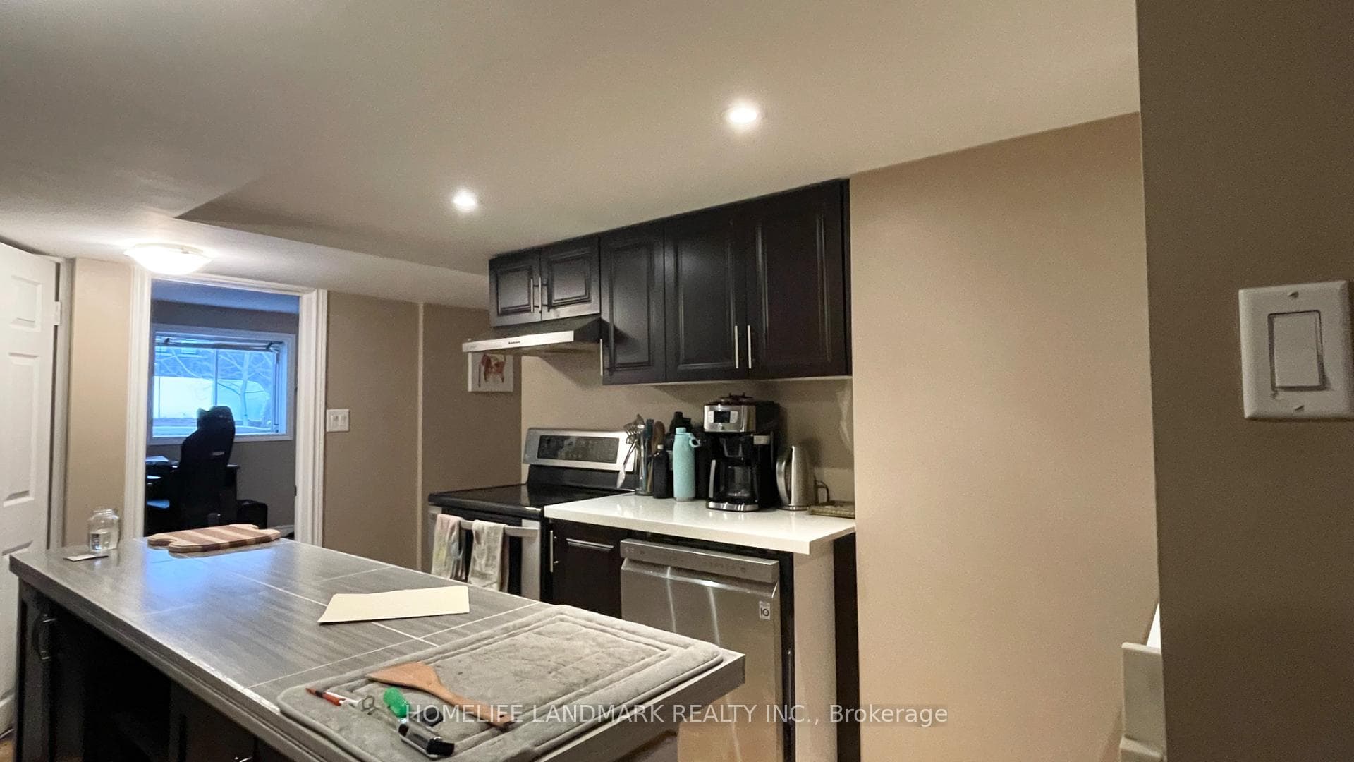 10 Summerset Drive Unit Lower photo 11
