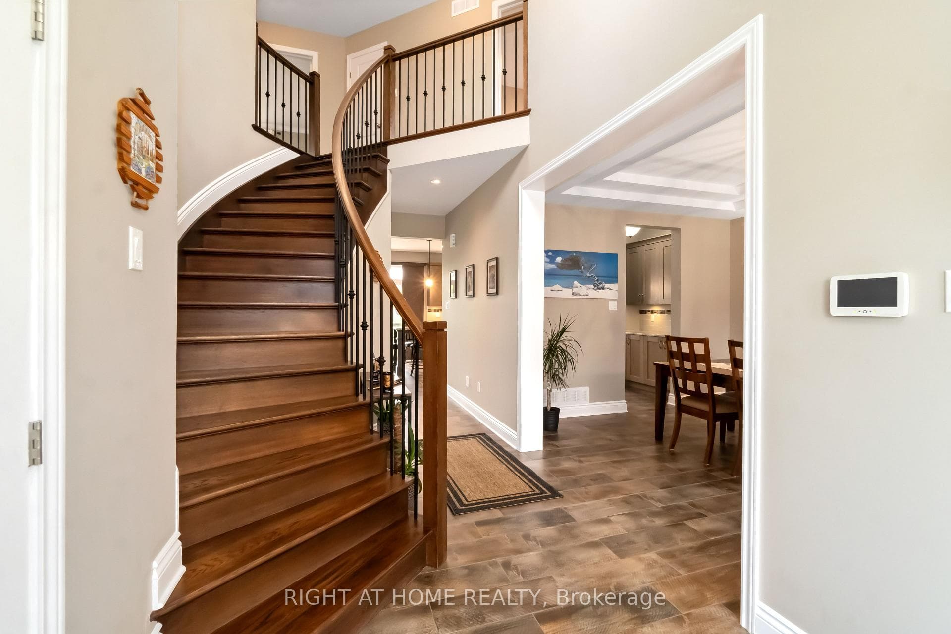 124 Dulmage Crescent photo 3