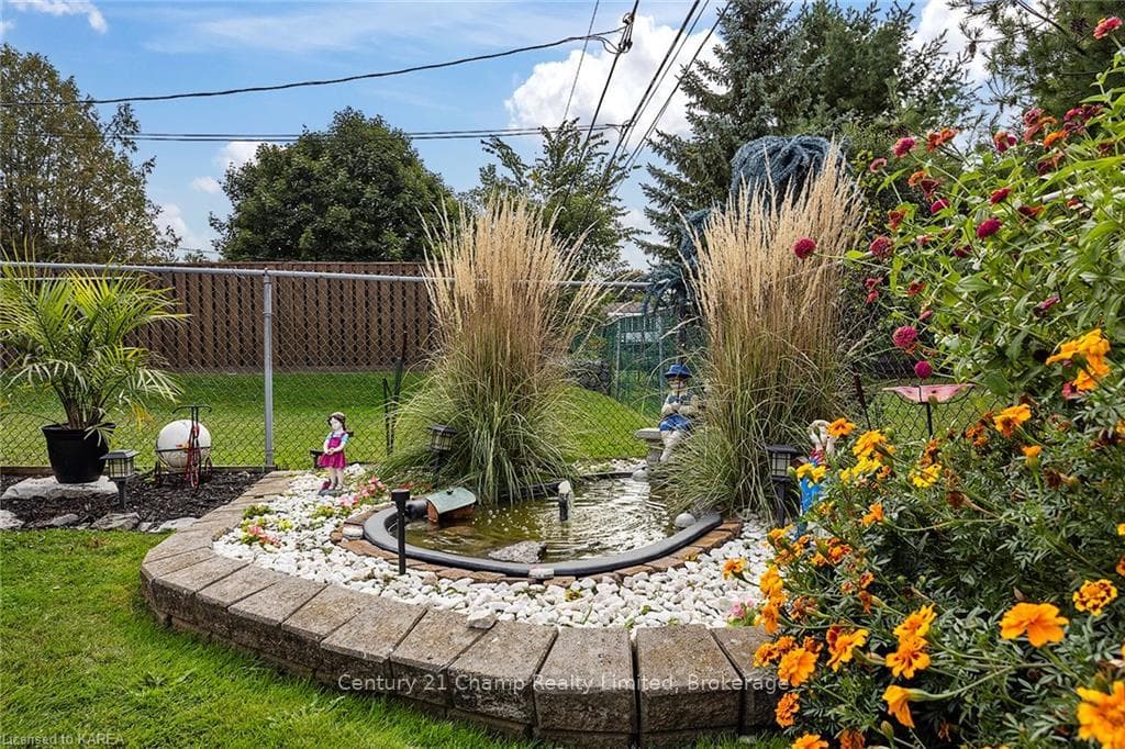 1314 WAVERLEY Crescent photo 45