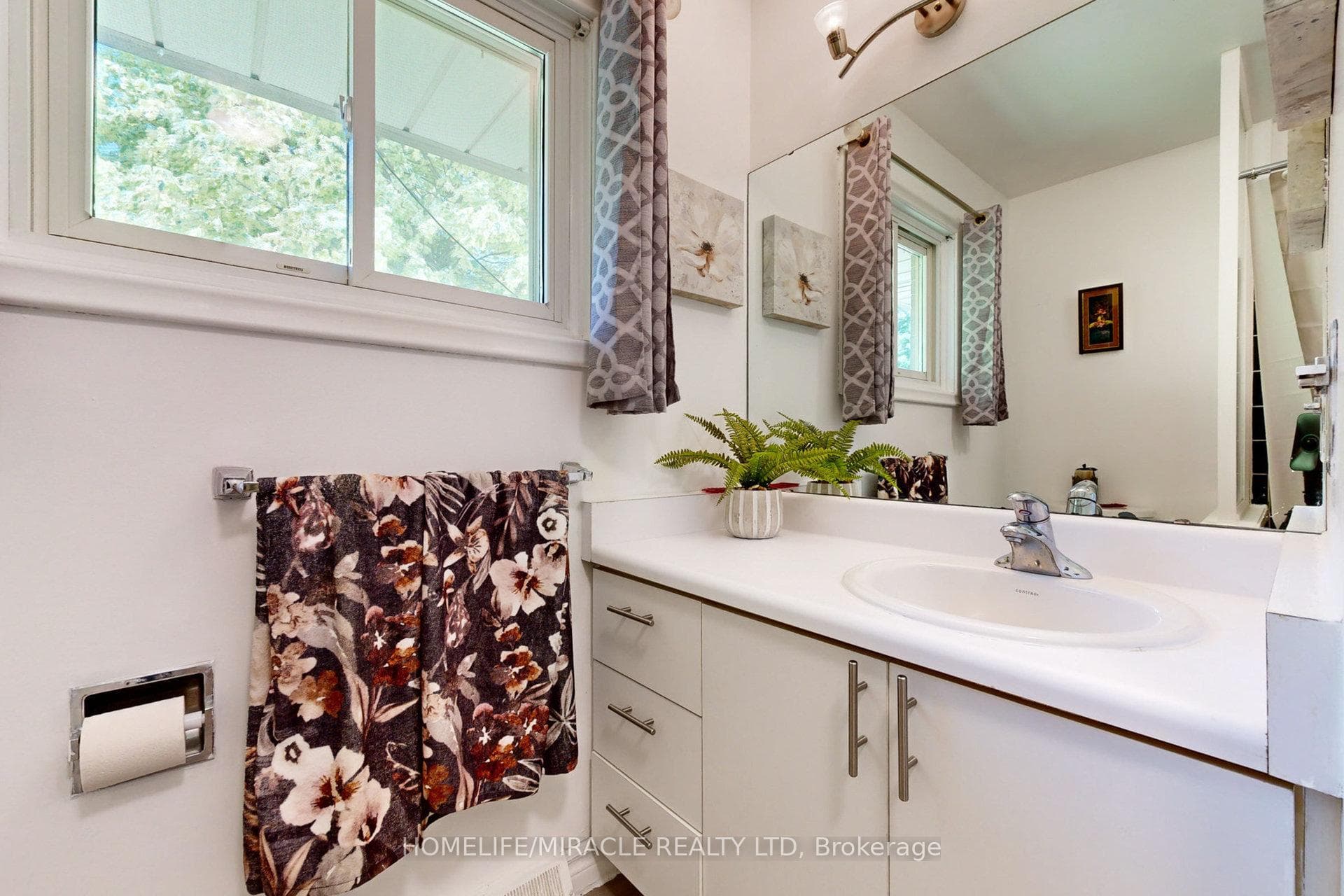 743 Law Street photo 20