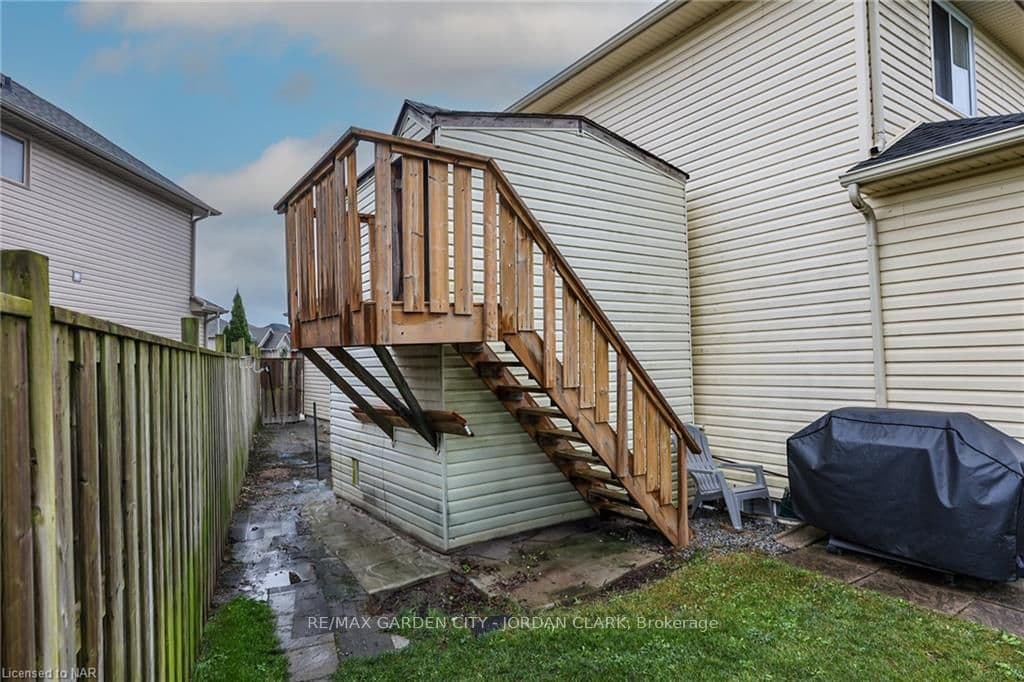 274 REGATTA Drive photo 43