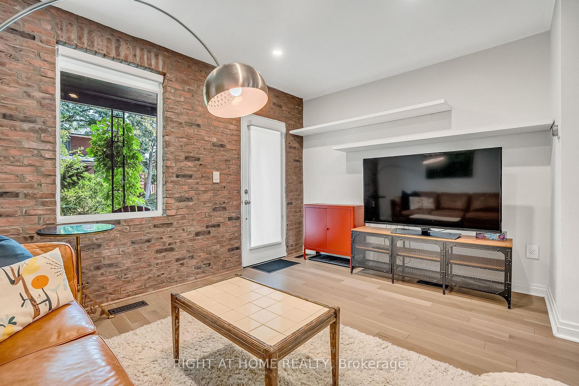 76 Arlington Avenue photo 5