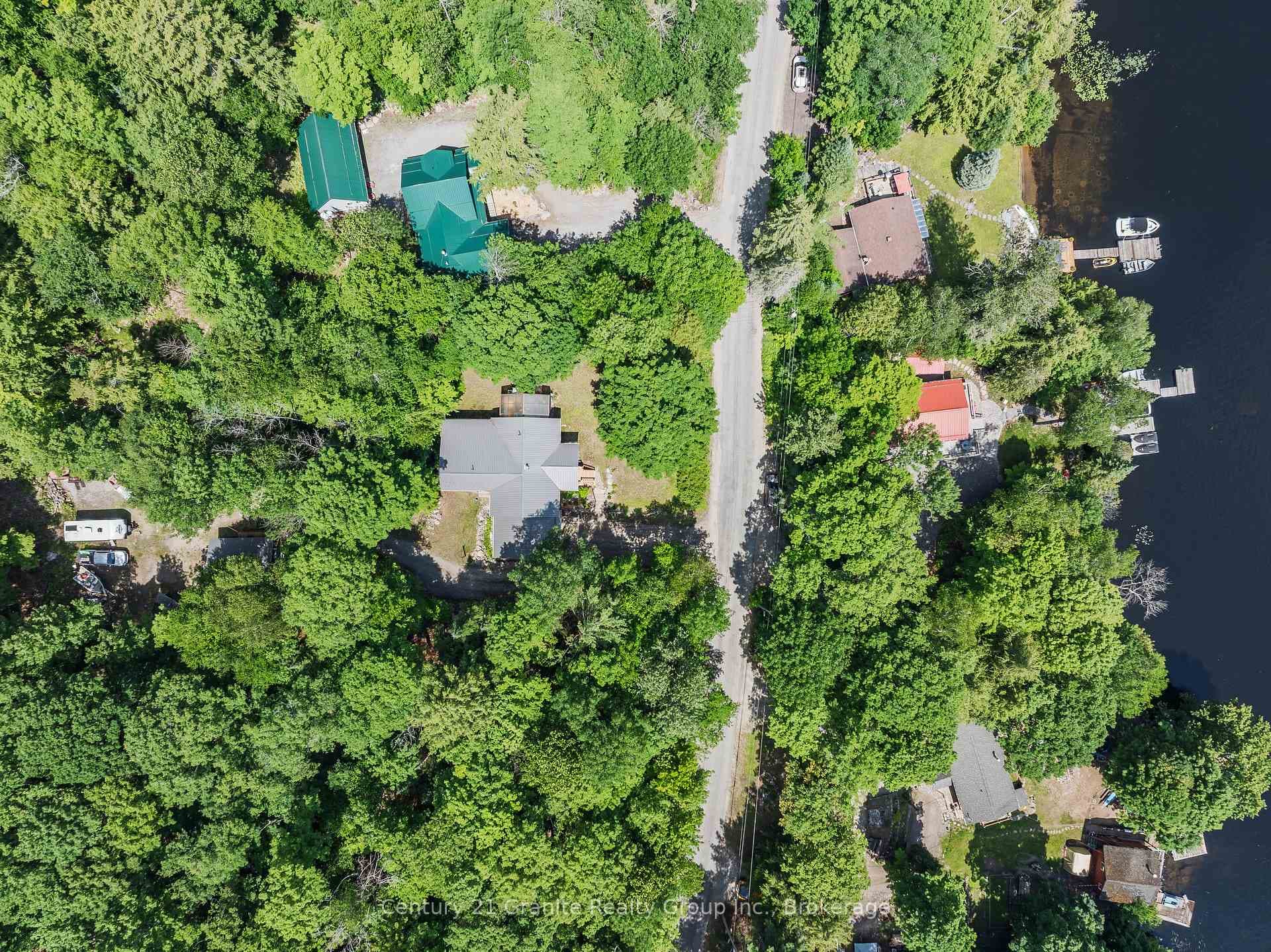 1283 Wonderland Road photo 43